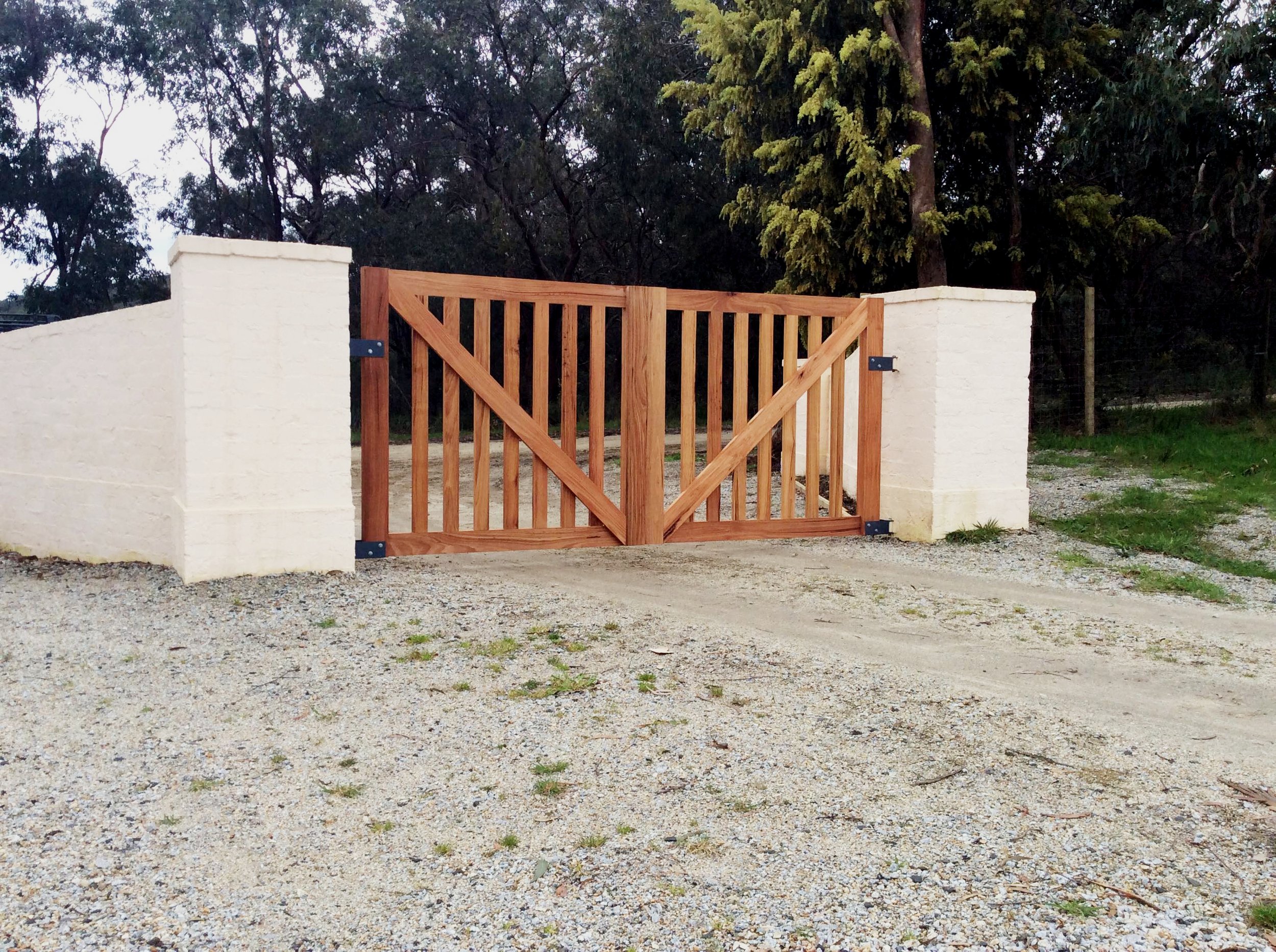 Semi privacy driveway gate 6.jpg