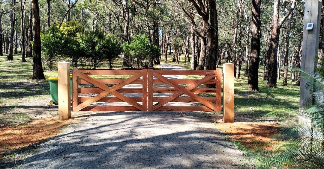 This design could be our new favourite 😍

A set of five-rail gates with a criss-cross brace. 

With spring now upon us, we hope we can get some better weather and keep our install schedule on track. We don't have to install though, you can always pi