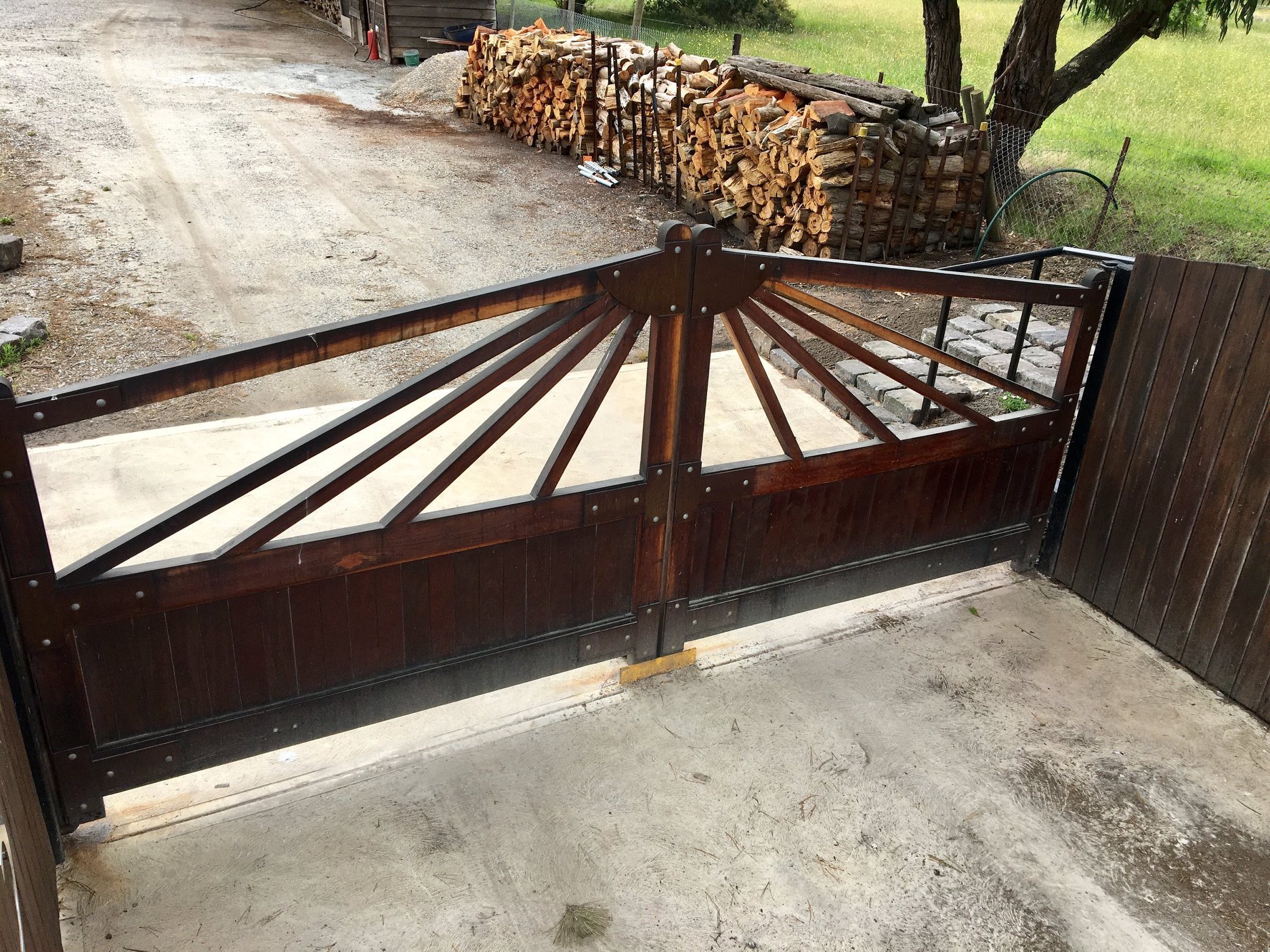 Driveway ironbark gates.jpg