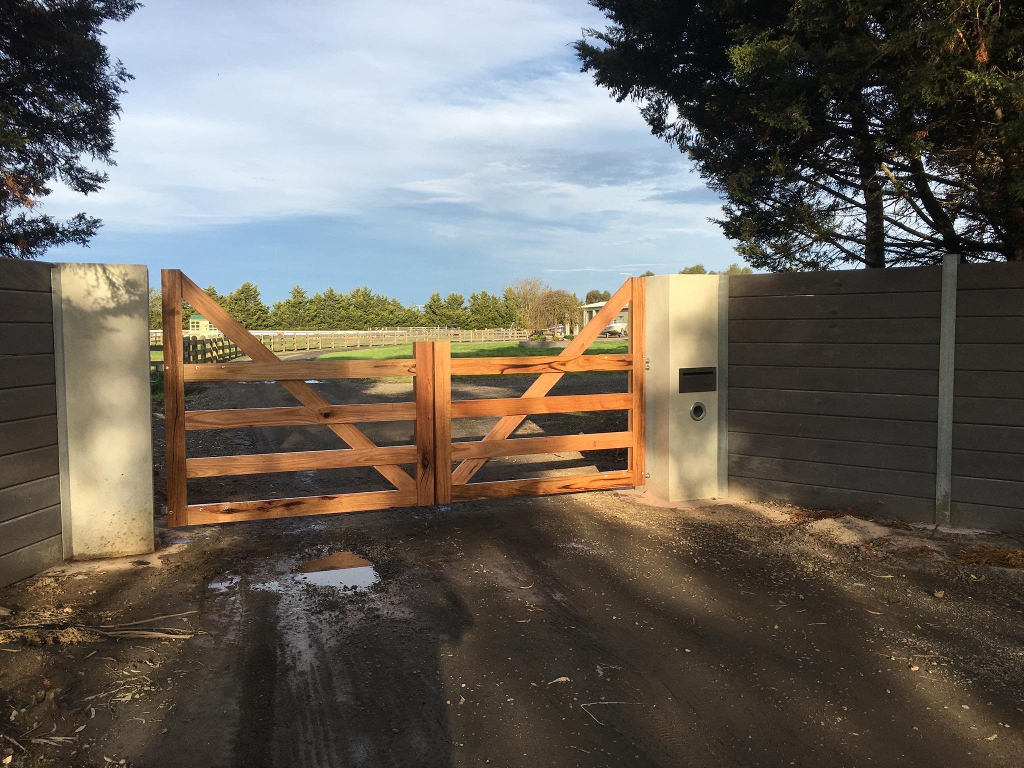 Wooden Ranchmans Timber Gate Country Design.jpeg