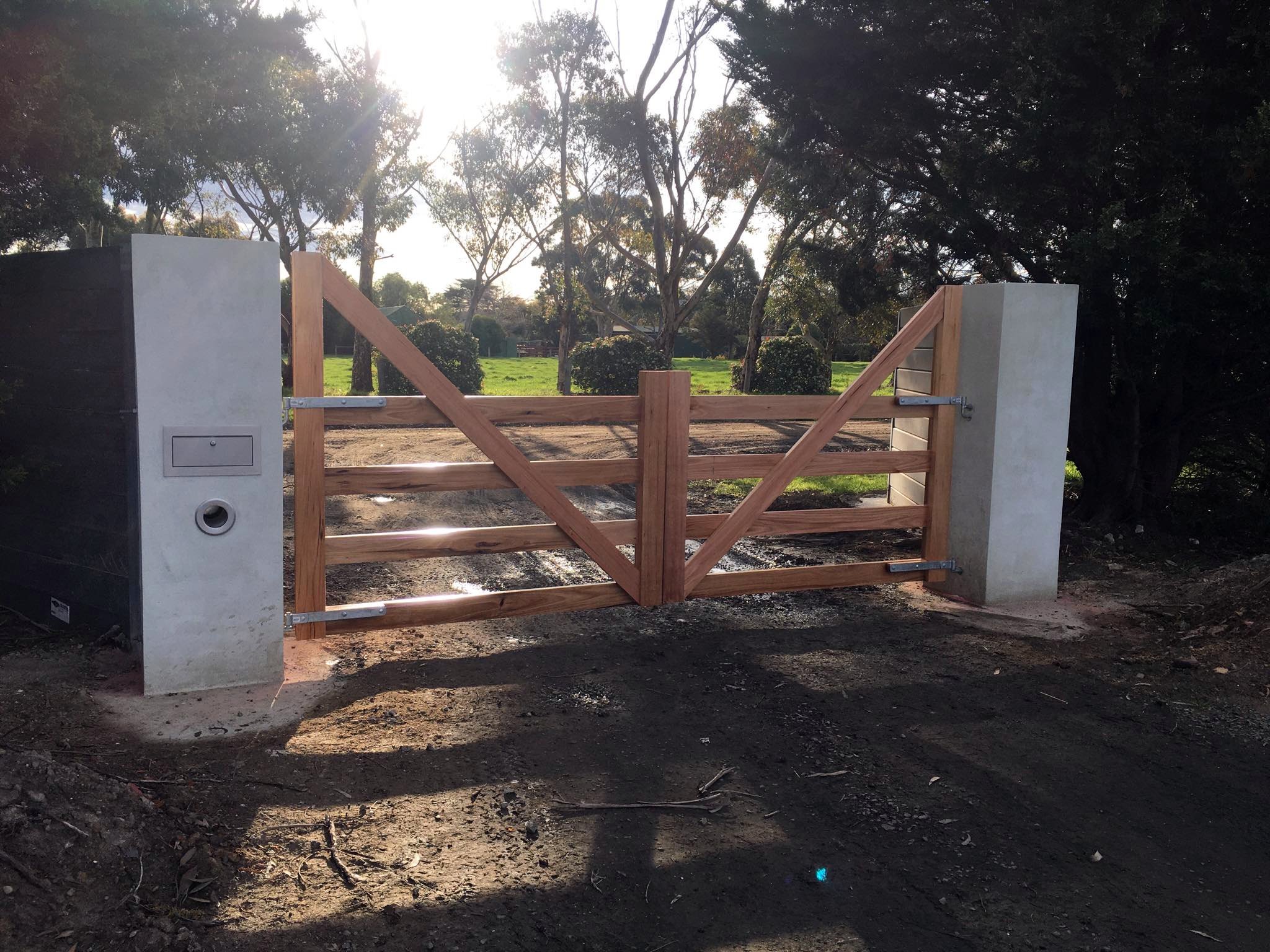 Wooden Gate Design The Ranchmans.jpg