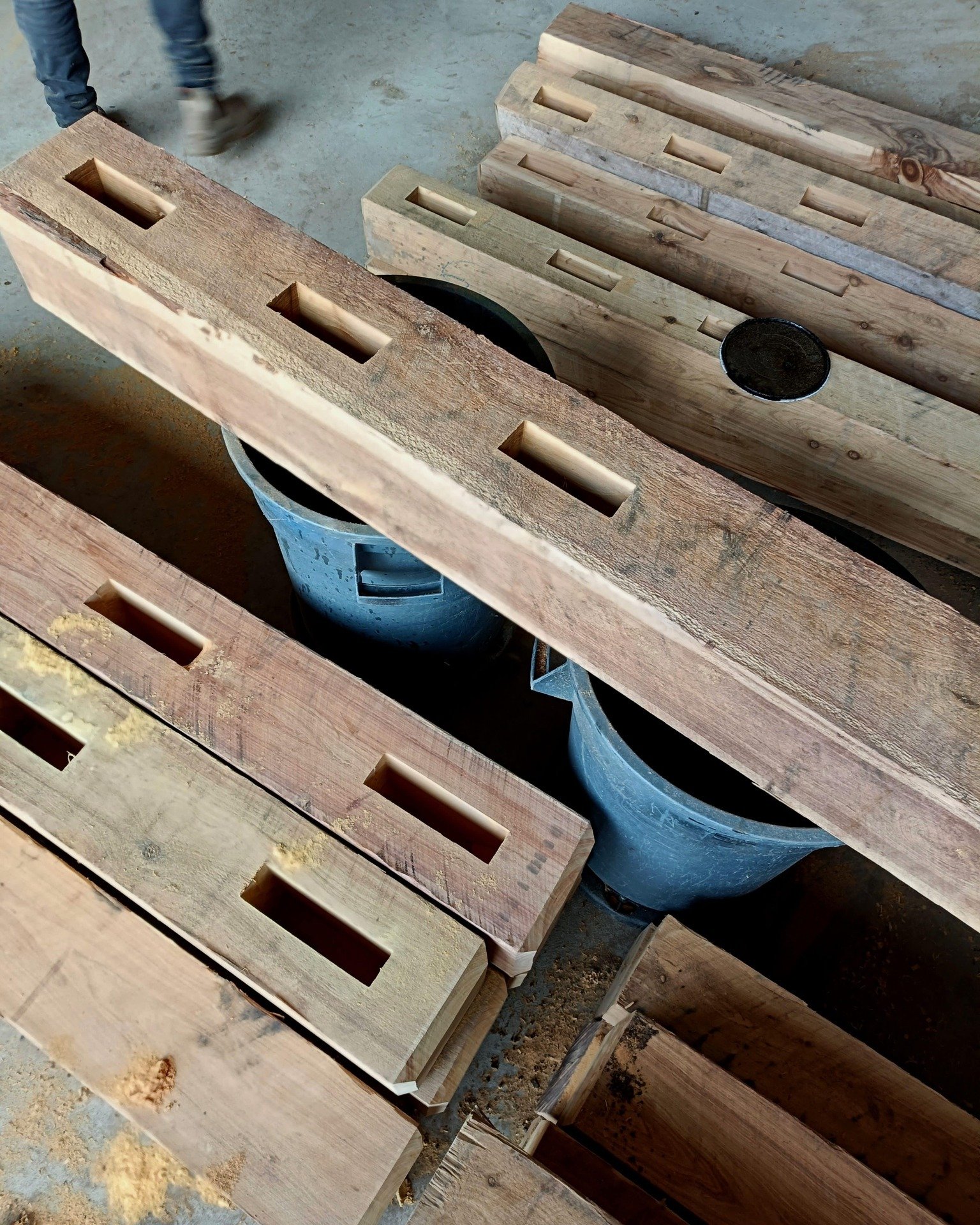 We’re currently processing and supplying thousands of pre-morticed posts and rails to contractors and property owners across rural VIC, SA, QLD & our local areas
WHAT WE OFFER
Pre-morticed posts for fast, hassle-free installation
Bulk su