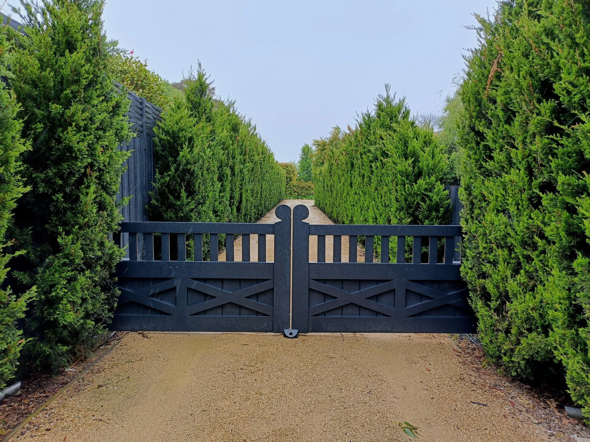 New timber gates have replaced the previous set at this Inverloch property.

Made to match the existing design and installed primed ready for painting, they&rsquo;ve now been beautifully finished by the customer. This Hamptons-inspired design perfect