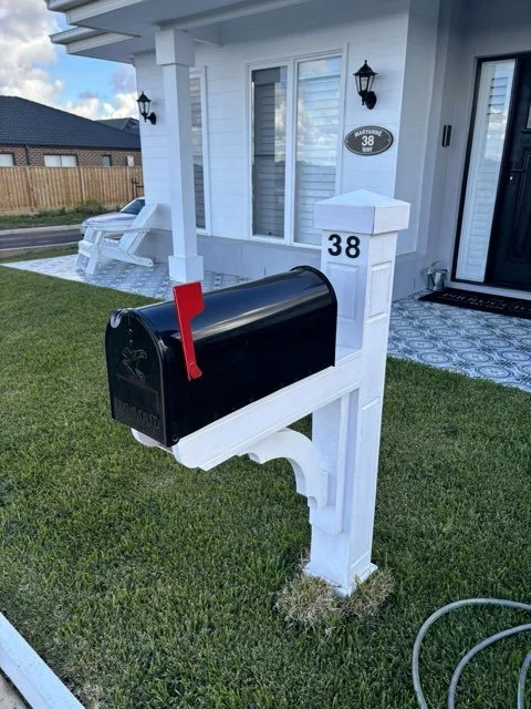 American Mailbox White Stand Hamton Style US Design.jpg