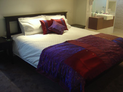 Merlotmasterbed3_000.jpg