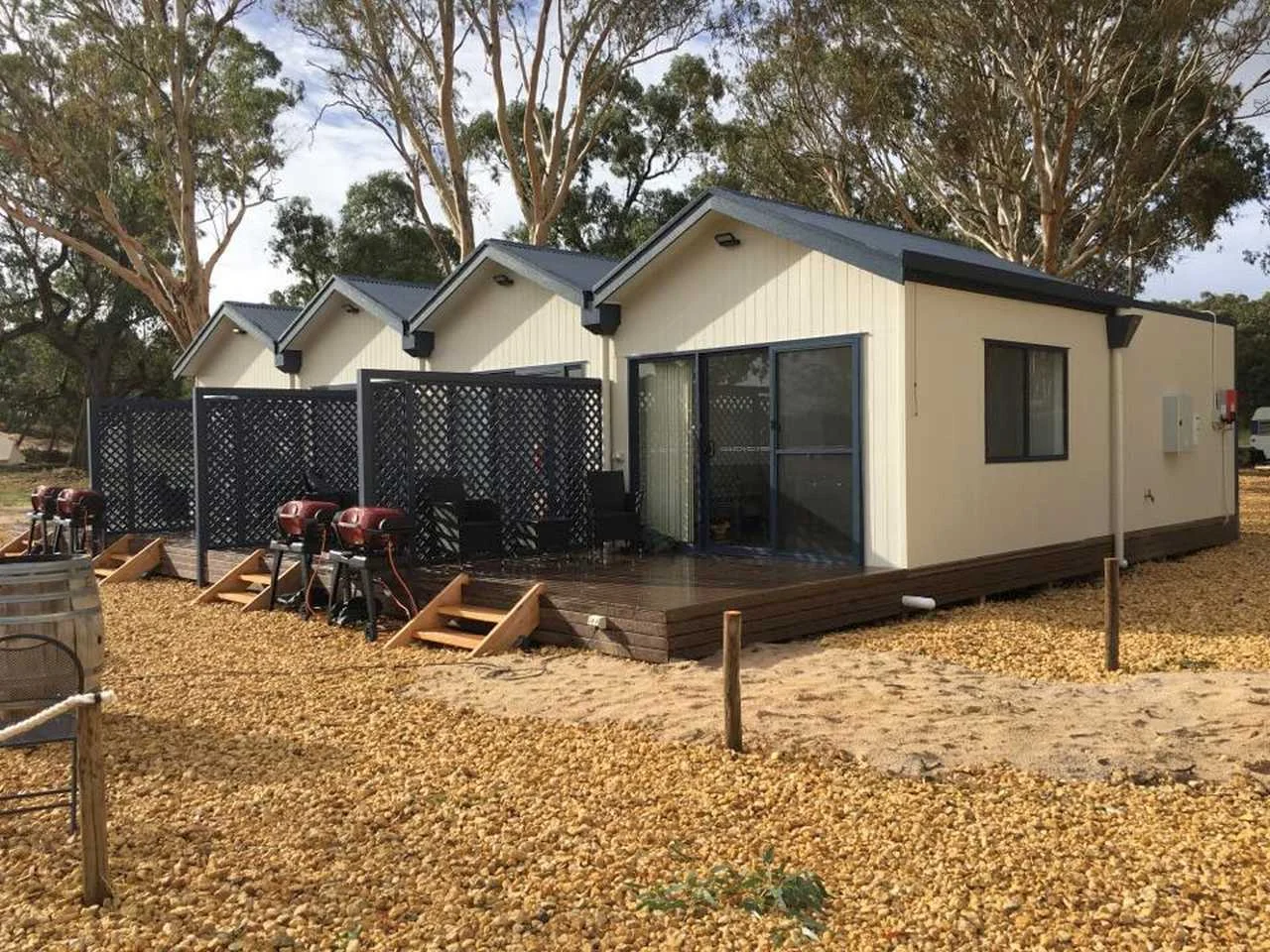 cabins_done_192.jpg