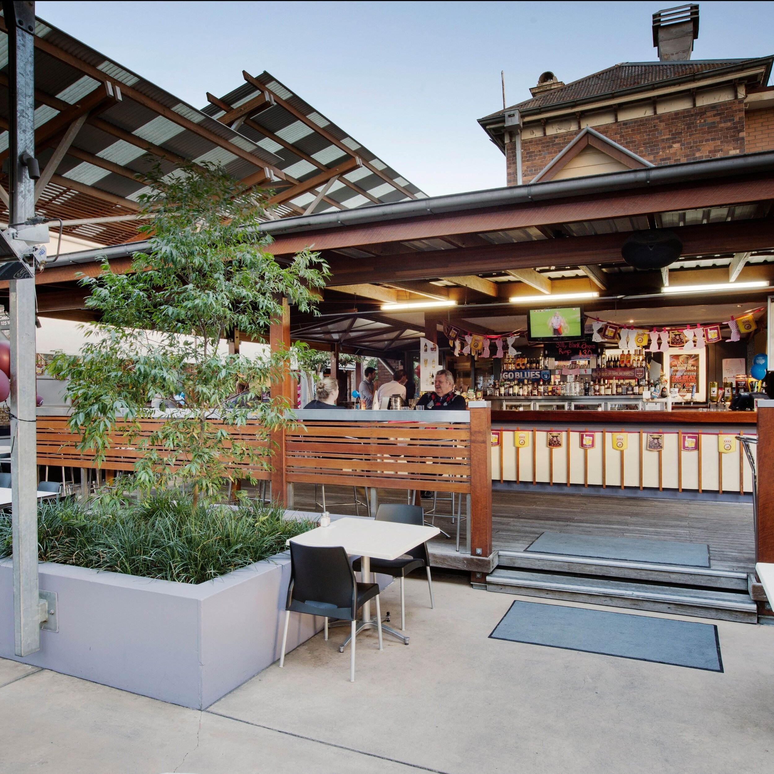 Dining — Breakfast Creek Hotel, Breakfast Creek, QLD