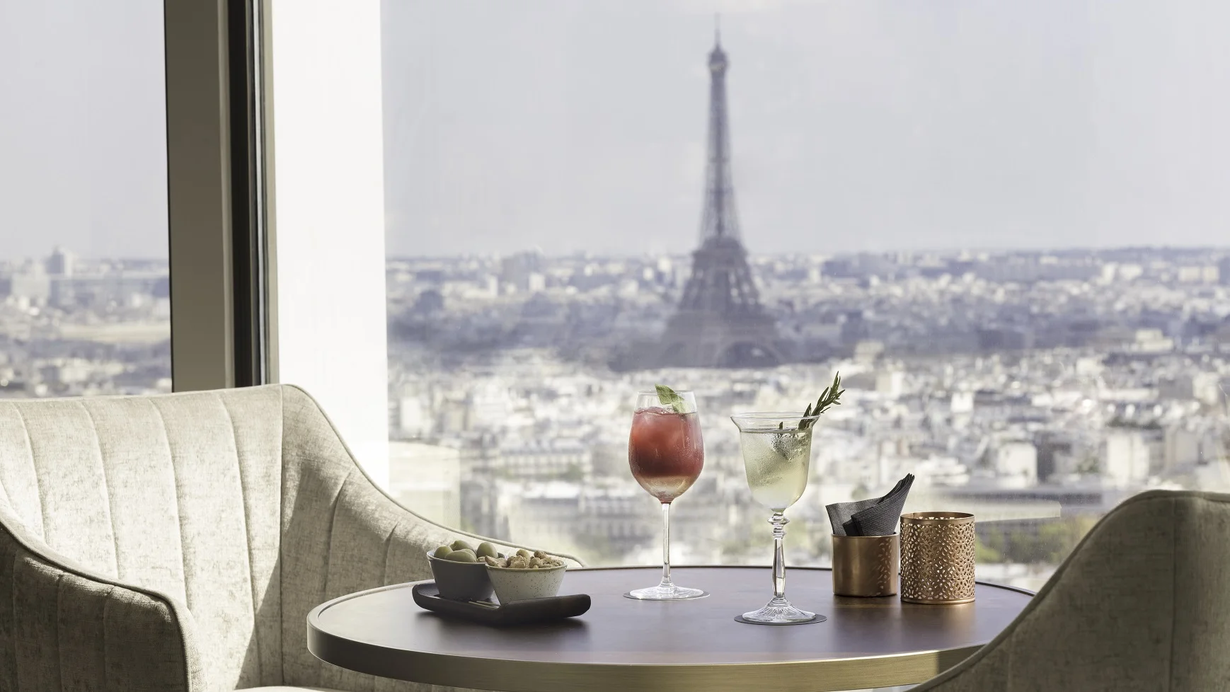 Windo Skybar Hyatt Regency Paris Étoile Bar à Cocktails & Champagnes avec vue panoramique Windo Skybar Hyatt Regency Paris Étoile Bar à Cocktails & Champagnes avec vue panoramique