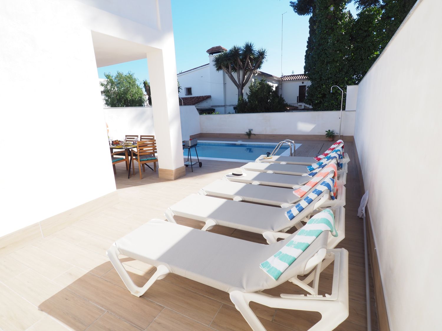 nerja-paradise-rentals-villa-bonilla-sunbeds-1.jpg