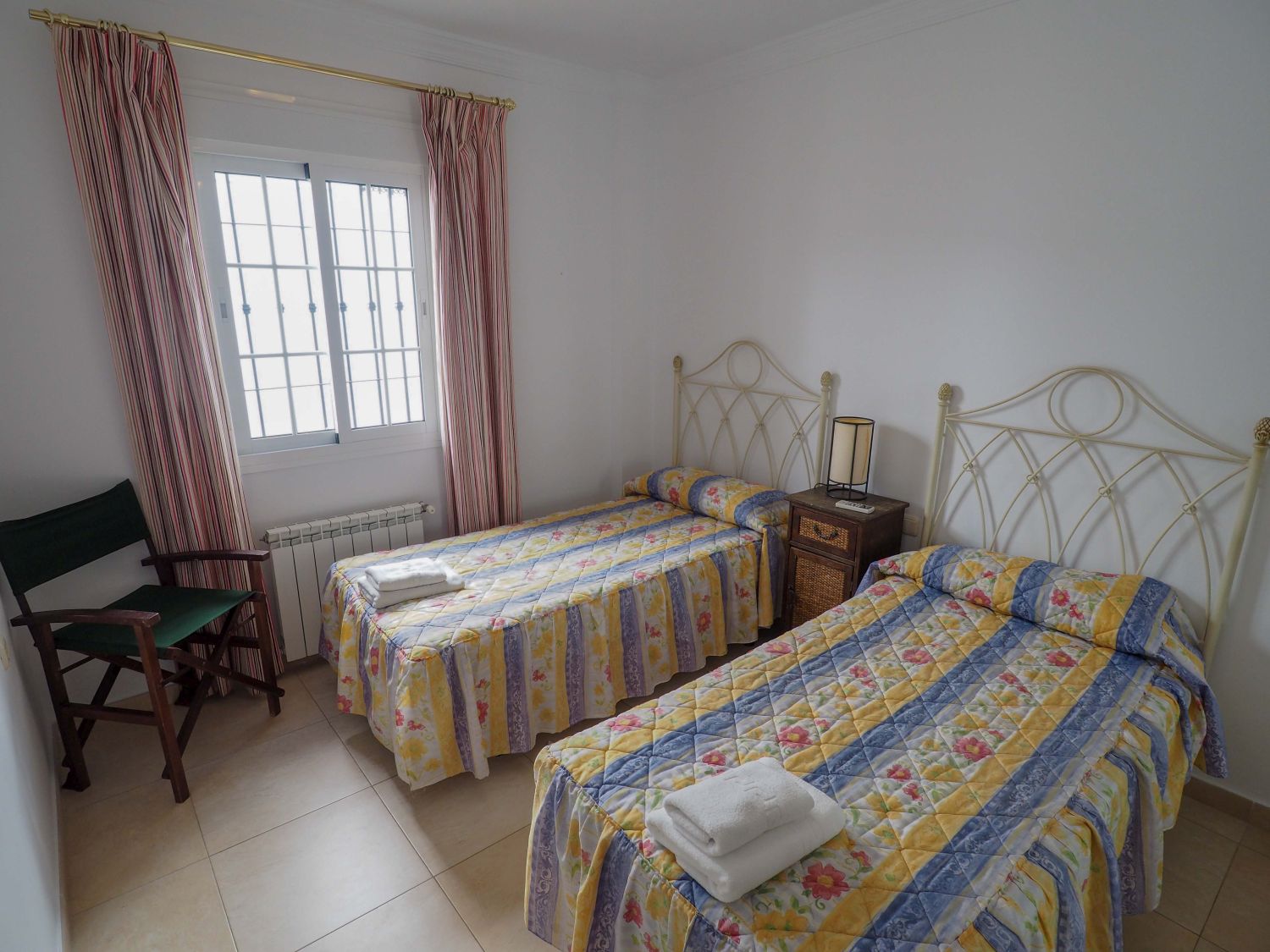 nerja-paradise-rentals-villa-brisas-twin-bedroom-2.jpg