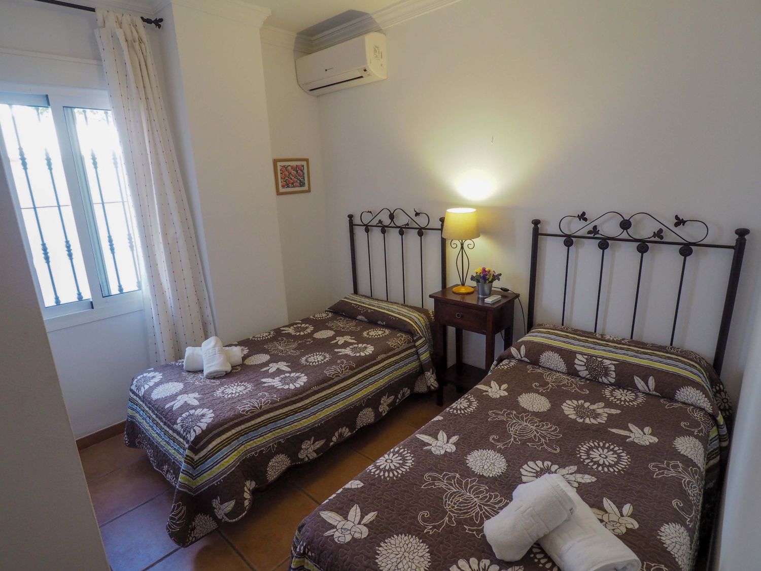 nerja-paradise-rentals-villa-dos-ardillas-twin-bedroom-1.jpg