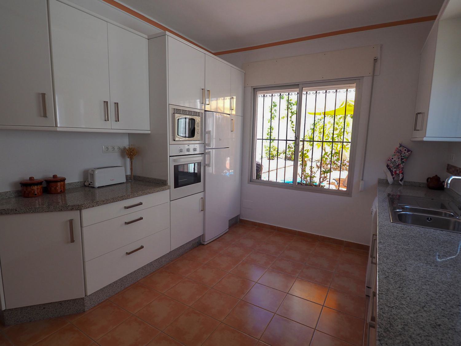 nerja-paradise-rentals-casa-del-barranco-kitchen-2.jpg