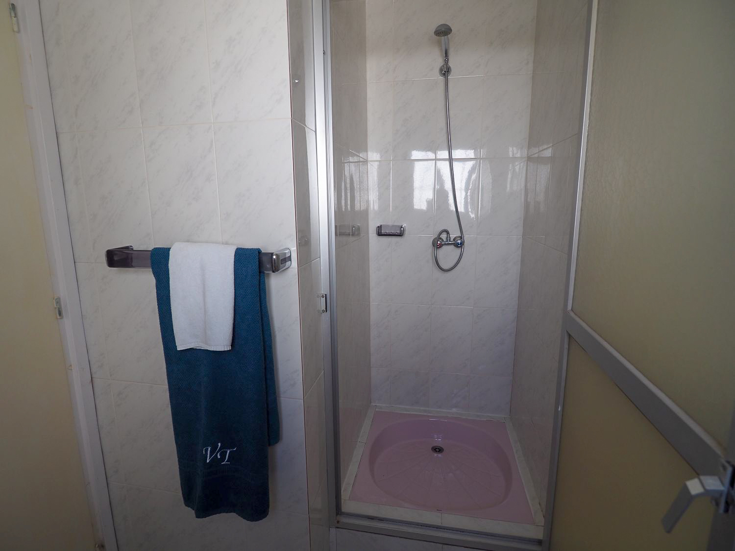 nerja-paradise-rentals-casa-del-barranco-shower-room-3.jpg