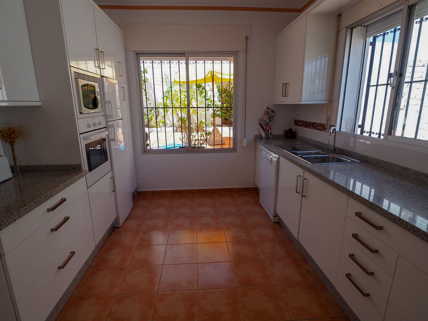 nerja-paradise-rentals-casa-del-barranco-kitchen-4.jpg