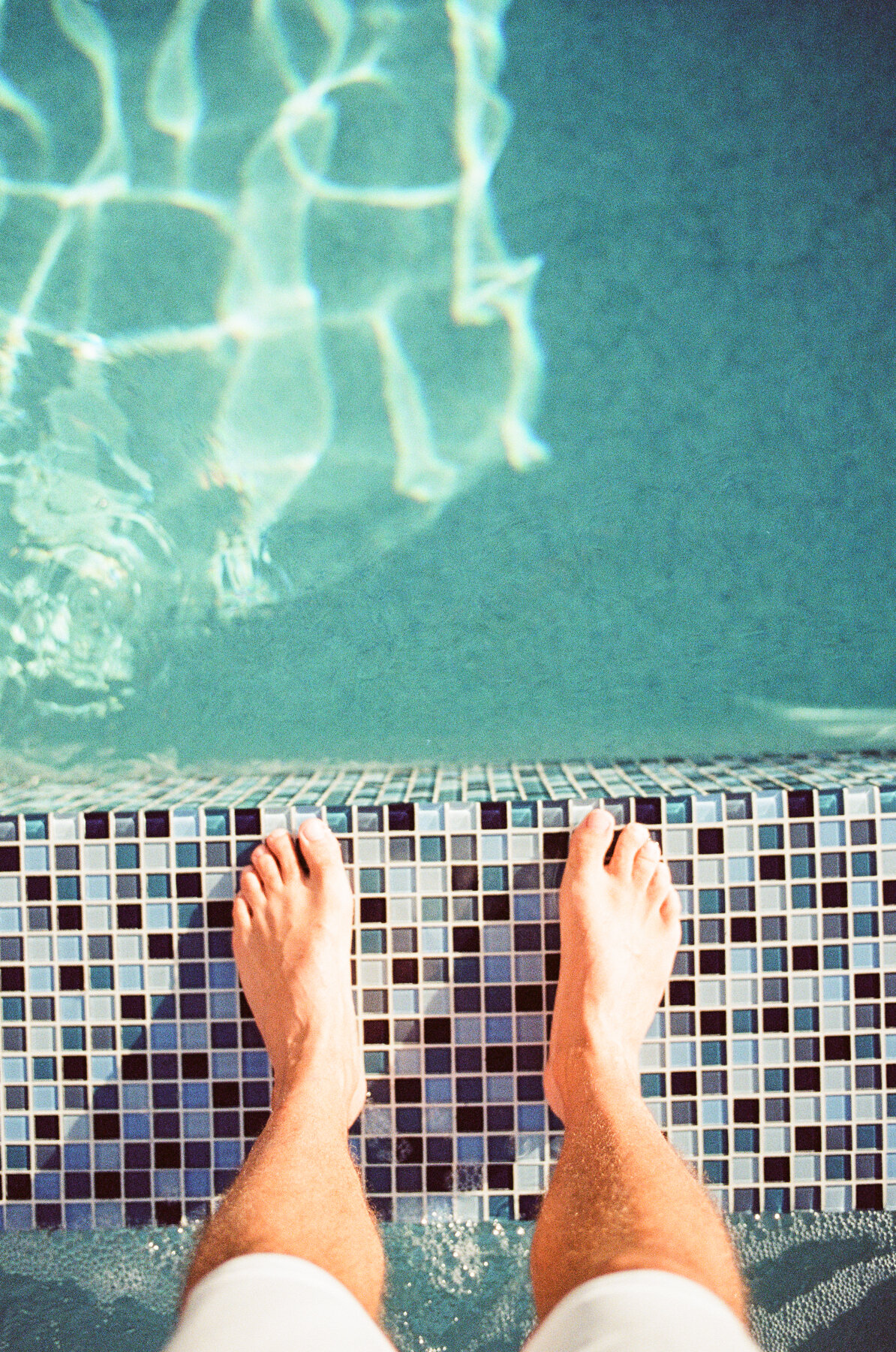 Leica-M6-Pool-Chloe-17.jpg