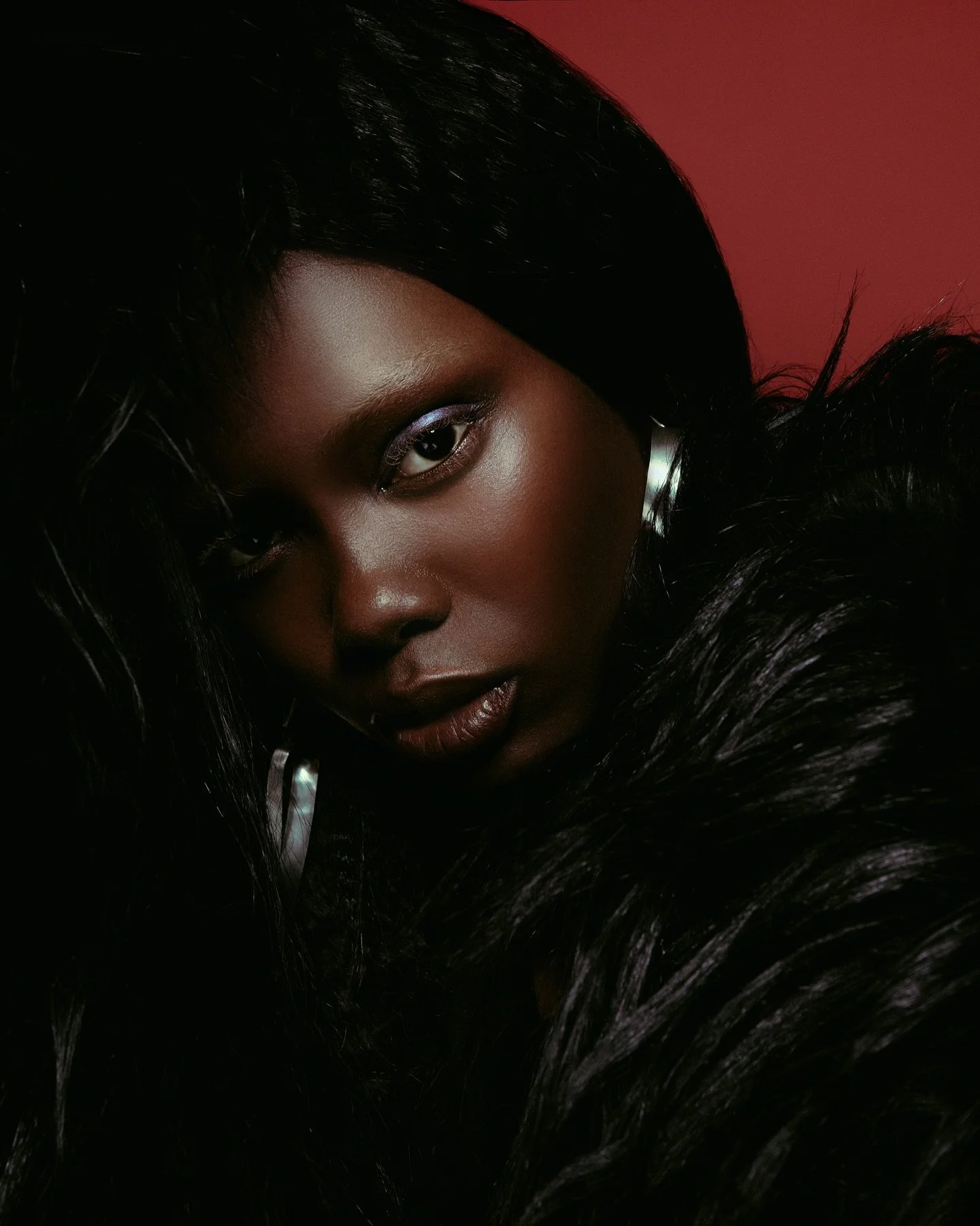 METAMORPH 

One model, countless identities. In this editorial, Tricia transforms completely from hair to makeup, from texture to silhouette. Each look embodies a new character, a different persona.

Online at @mirror_mirror_magazine

Team ❤️

Creati