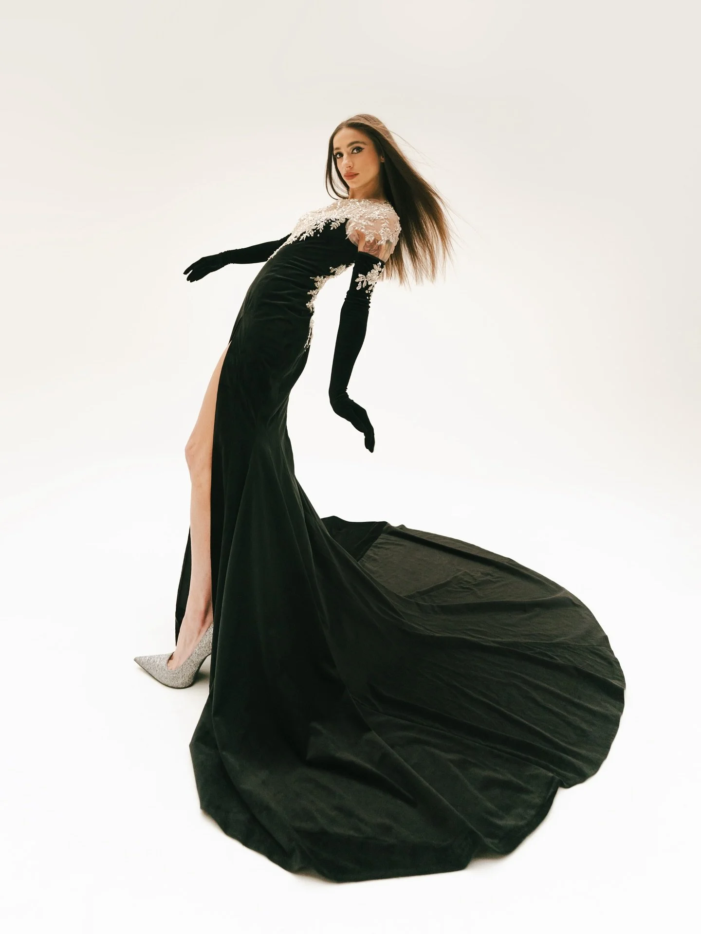 New work for Nona&rsquo;s upcoming tour 📸✨

Thanks to
Talent: @nonaofficialmusic 
make-up: @estefaniaterheerdt 
Hair: @marrrjooo 
Assistent photography: @lvhphotography__ 
At @studioscheef