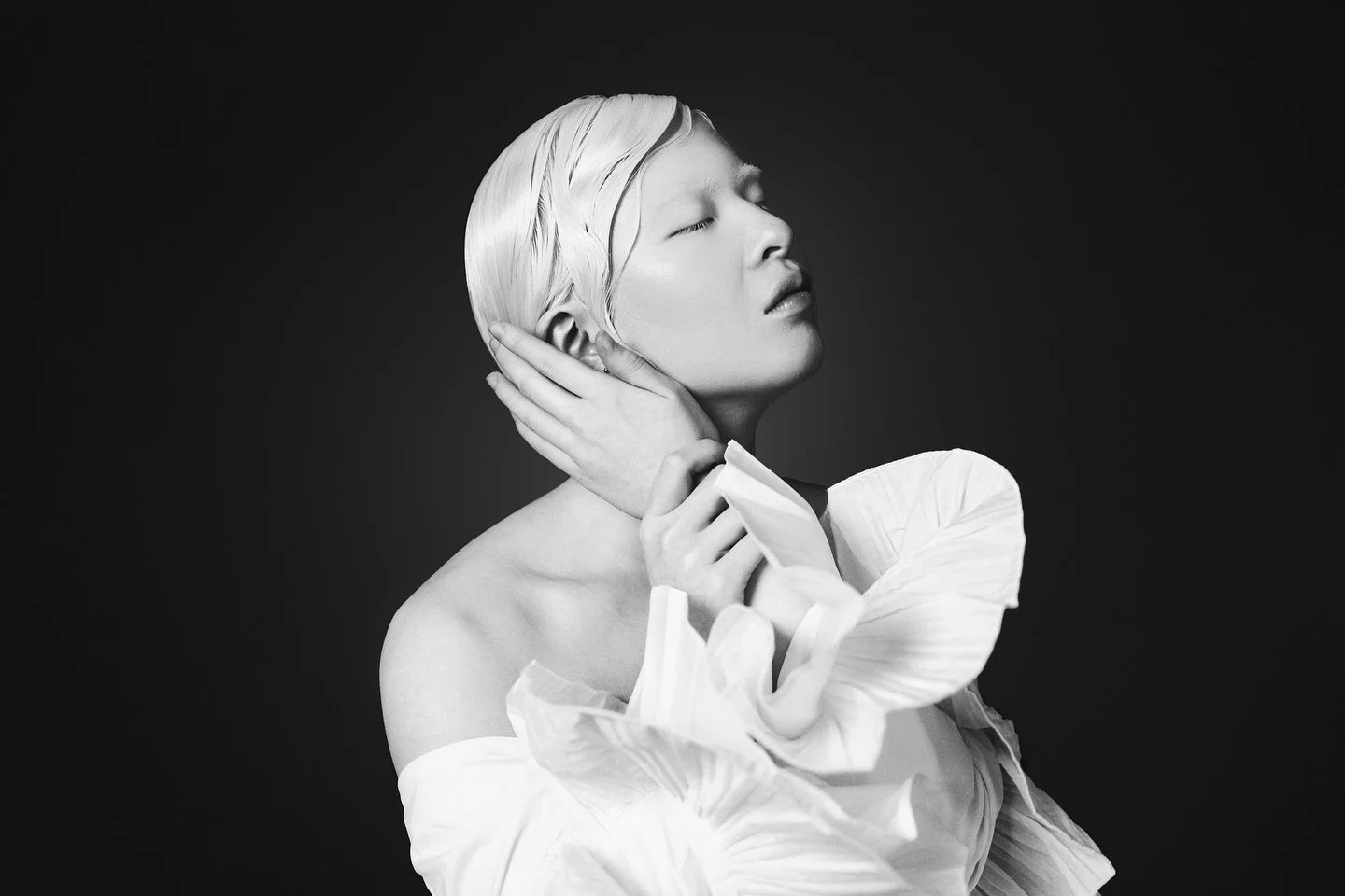 Some seen and unseen photographs I took of @xueli_a  for @the.open.eyes.foundation 

muah: @kyoabeauty