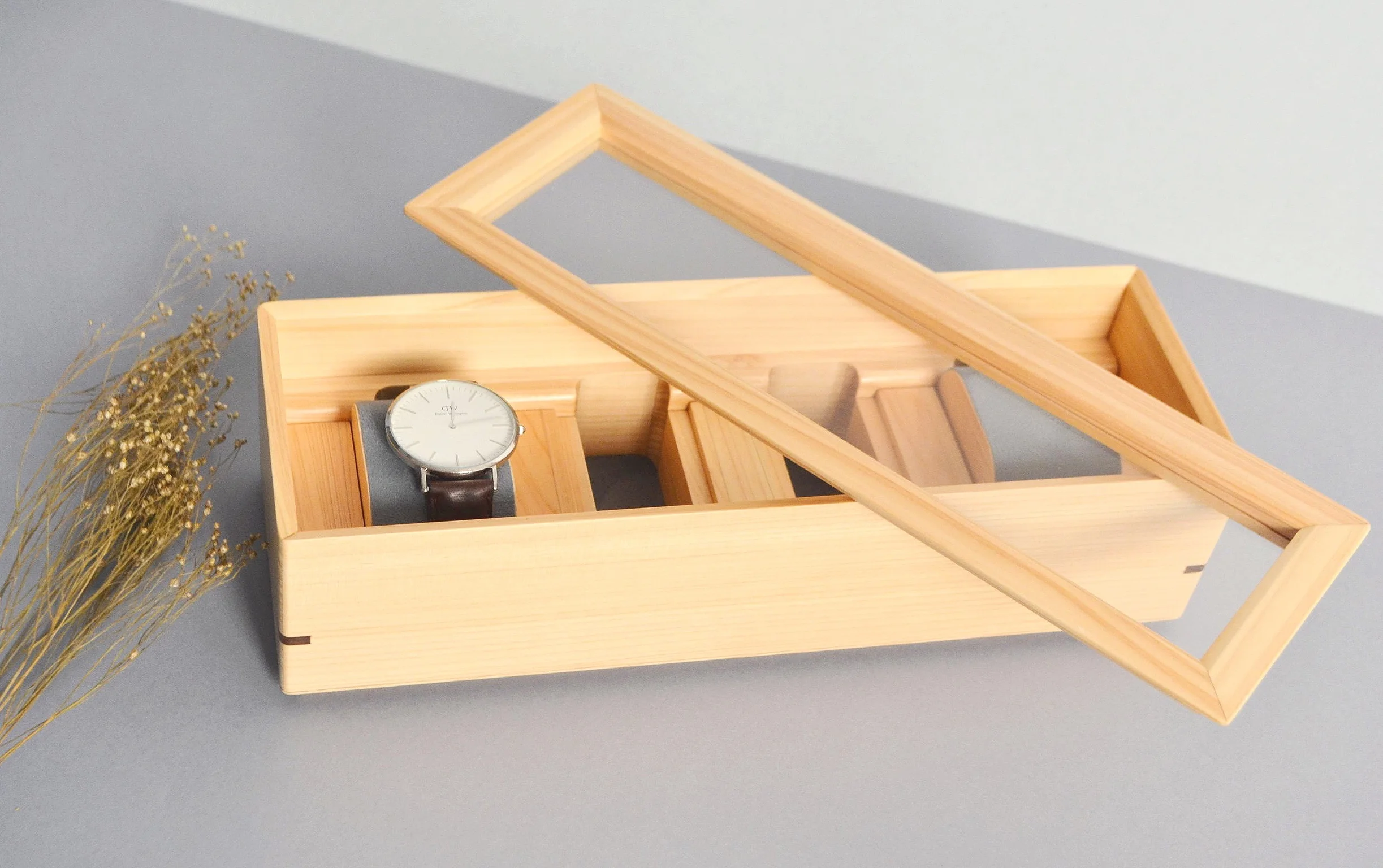 Atelier%2BTakumi%2B_%2BWatch%2Bstorage%2BHako%2B-%2Bcrafted%2Bby%2BToyooka%2BCraft%2Bdesigned%2Bby%2BFlavien%2BDelbergue2.jpg