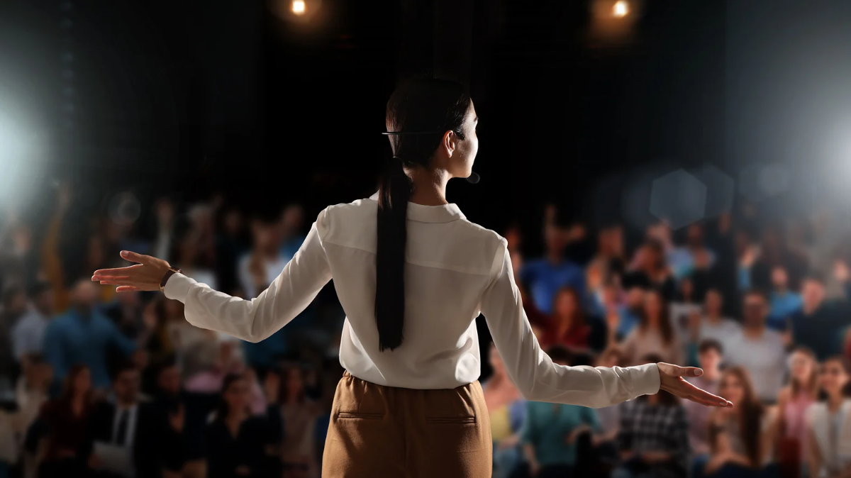 Devenir conférencier en ligne : la méthode complète pour les experts et dirigeants