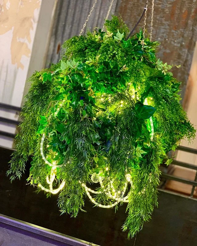 Its Friday and we finished this chandelier ⭐️ Come check it out!
Shine bright and happy weekend 😘