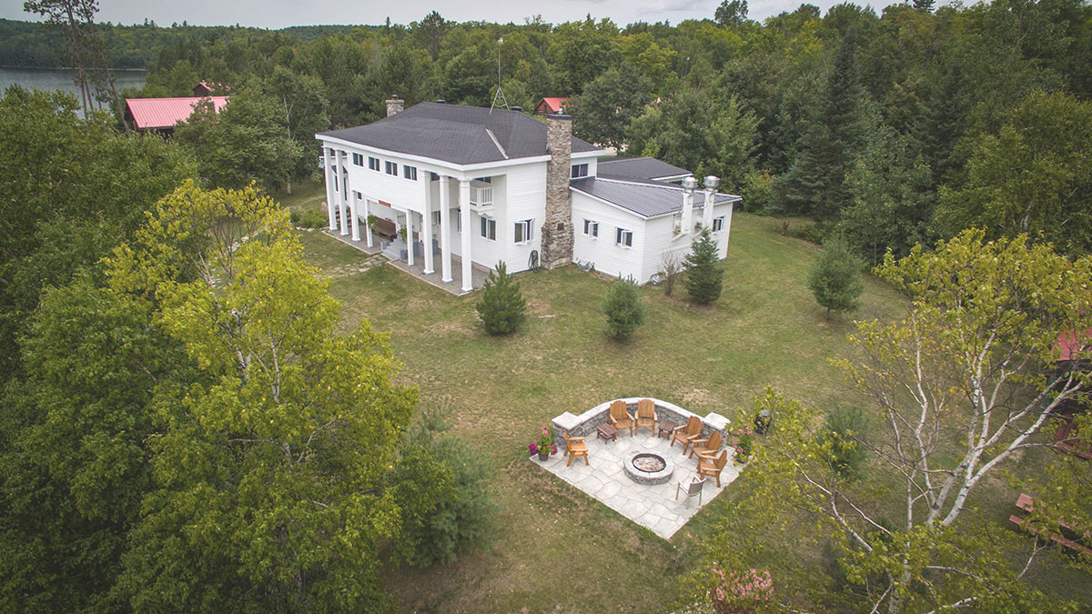 beauchene_white_house_4fade.jpg