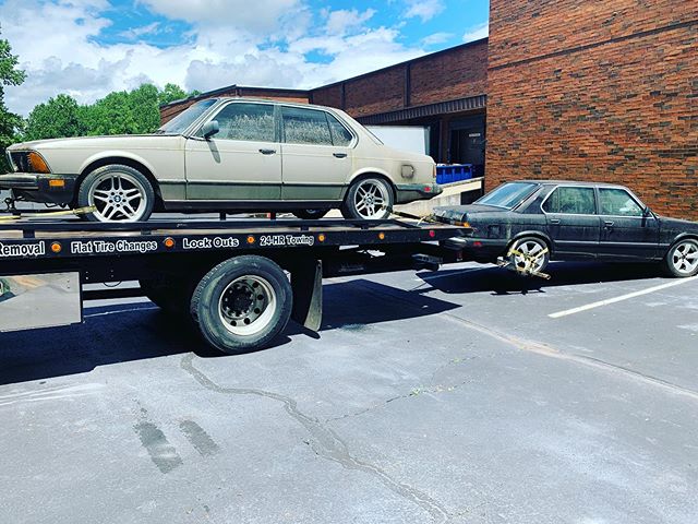 We stay working here at MCC Towing! @thebimmershop 
#mcctowingco #mcctow #mcctowing #tow #atlantatow #junkcarremoval #cartowing #towlife #fuel #jumpstart #tirechange #freight #towtrucktuesday #accident #roadsideassistance #towcommunity #towatlanta #2