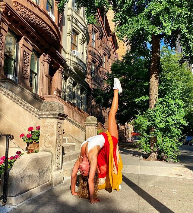Happy #internationalyogaday to all!!! 🎉🤸🏽&zwj;♀️🌈📿
Hope you got to practice in your own ways ... #YOGA is also being in the present moment and enjoying what it is! .
.
.
.
.
.
.
#yogalove #positivesvibes #nycyogi #newyork #uws