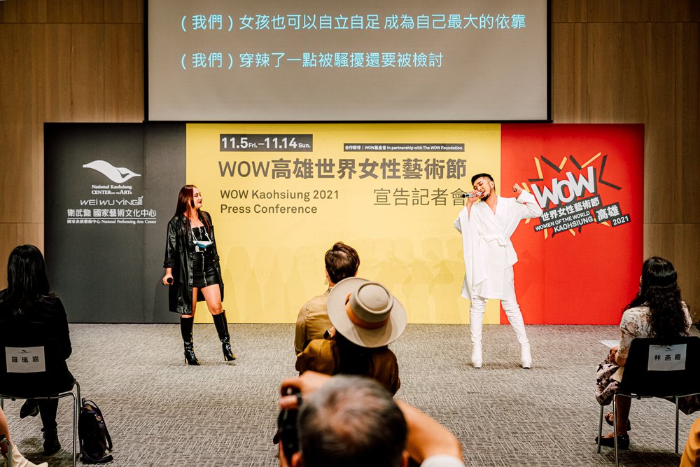 舞炯恩與金禾雅現場獻唱與觀眾所共創的一首歌《我們》。衛武營國家藝術文化中心提供.jpg
