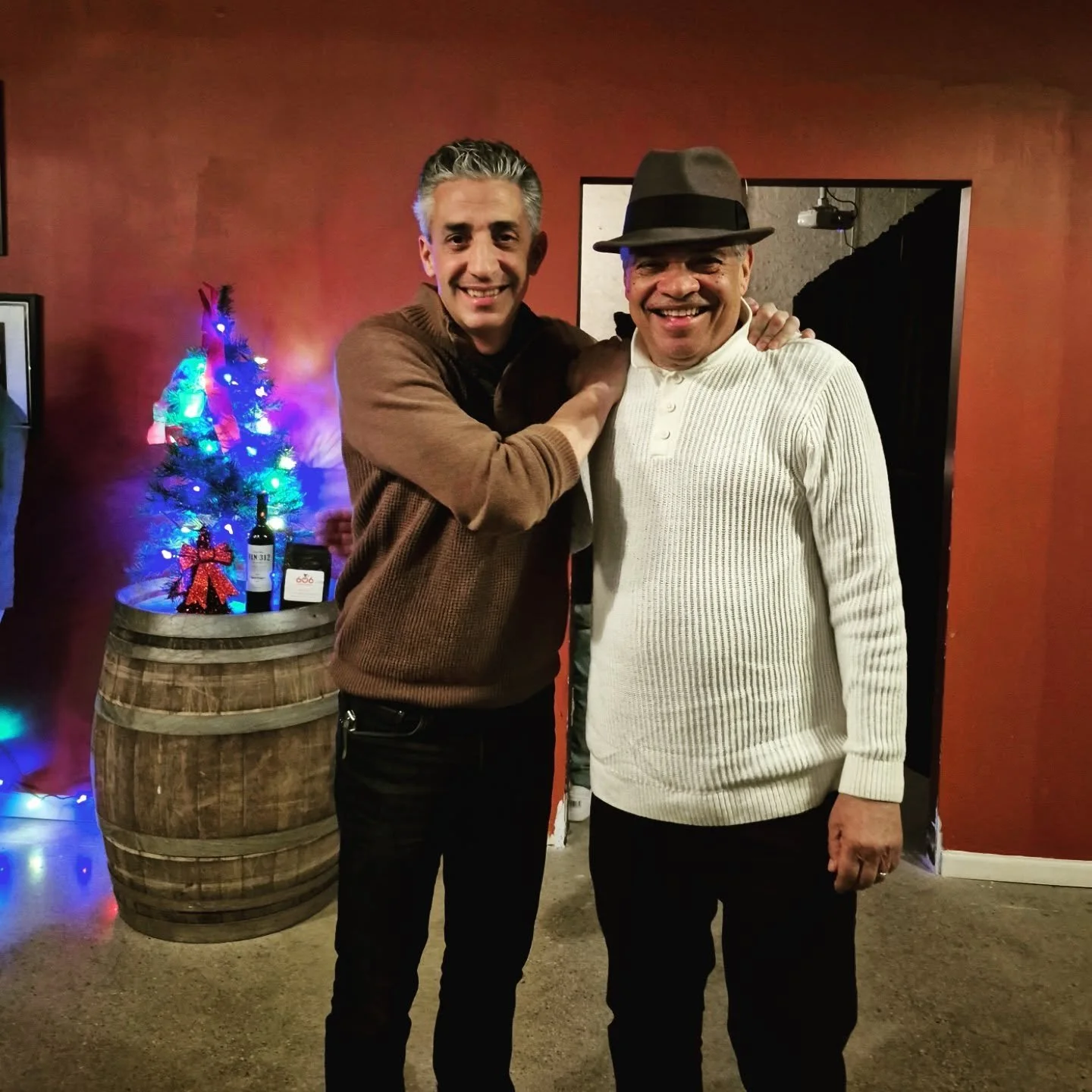 Here with the great Chicago's own Tony Llorens on the keys!

I met Tony on the Southside of Chicago doing a wine tasting when I found out that this cat loves some wine! 

Made a great friend that day! 

A little wine makes friendships here at VIN312!