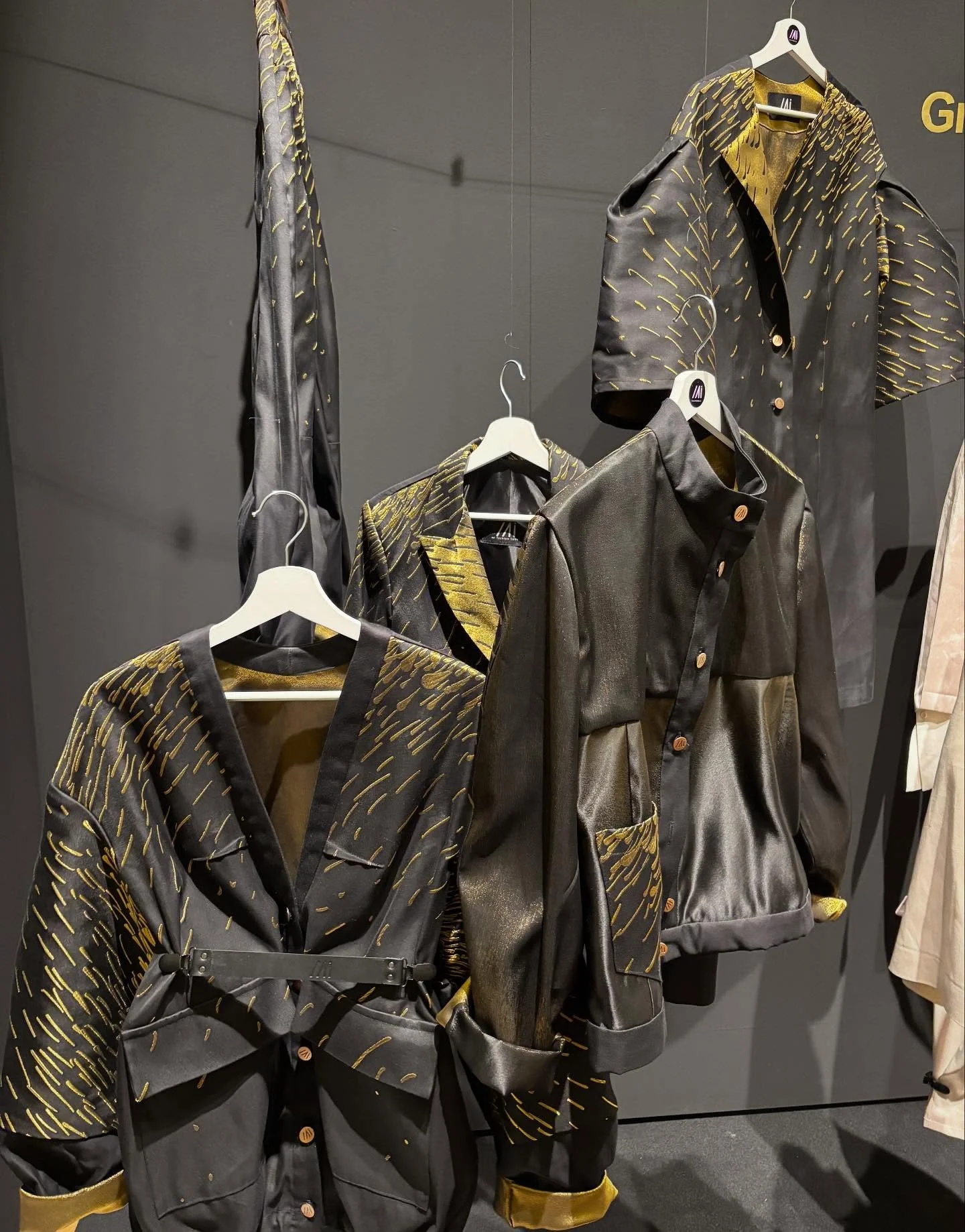 Last day @designblok_prague @hedva_cesky_brokat @baagi.cz 
🖤💙🤍