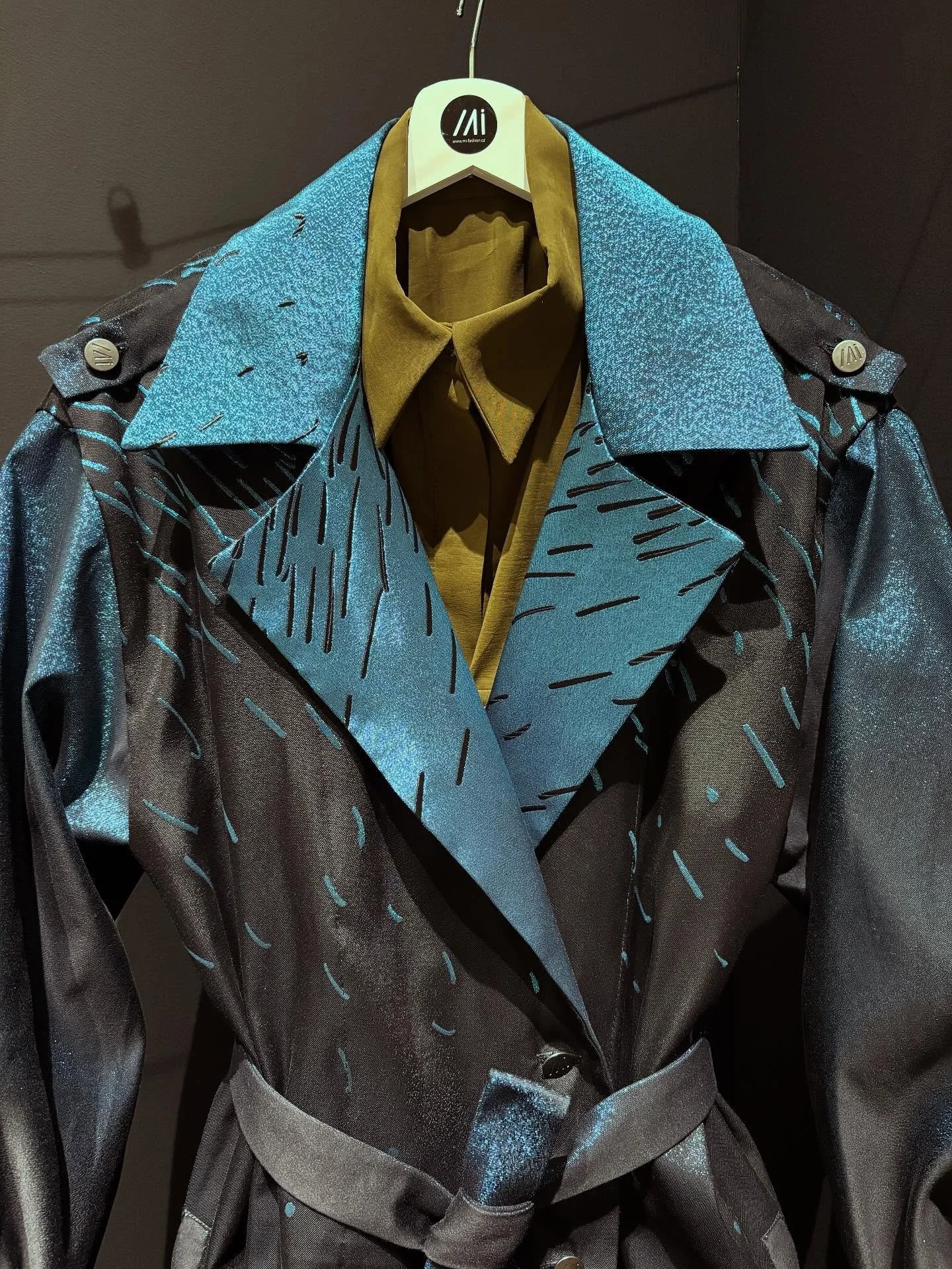 @designblok_prague @hedva_cesky_brokat 
GRADACE 🖤💙