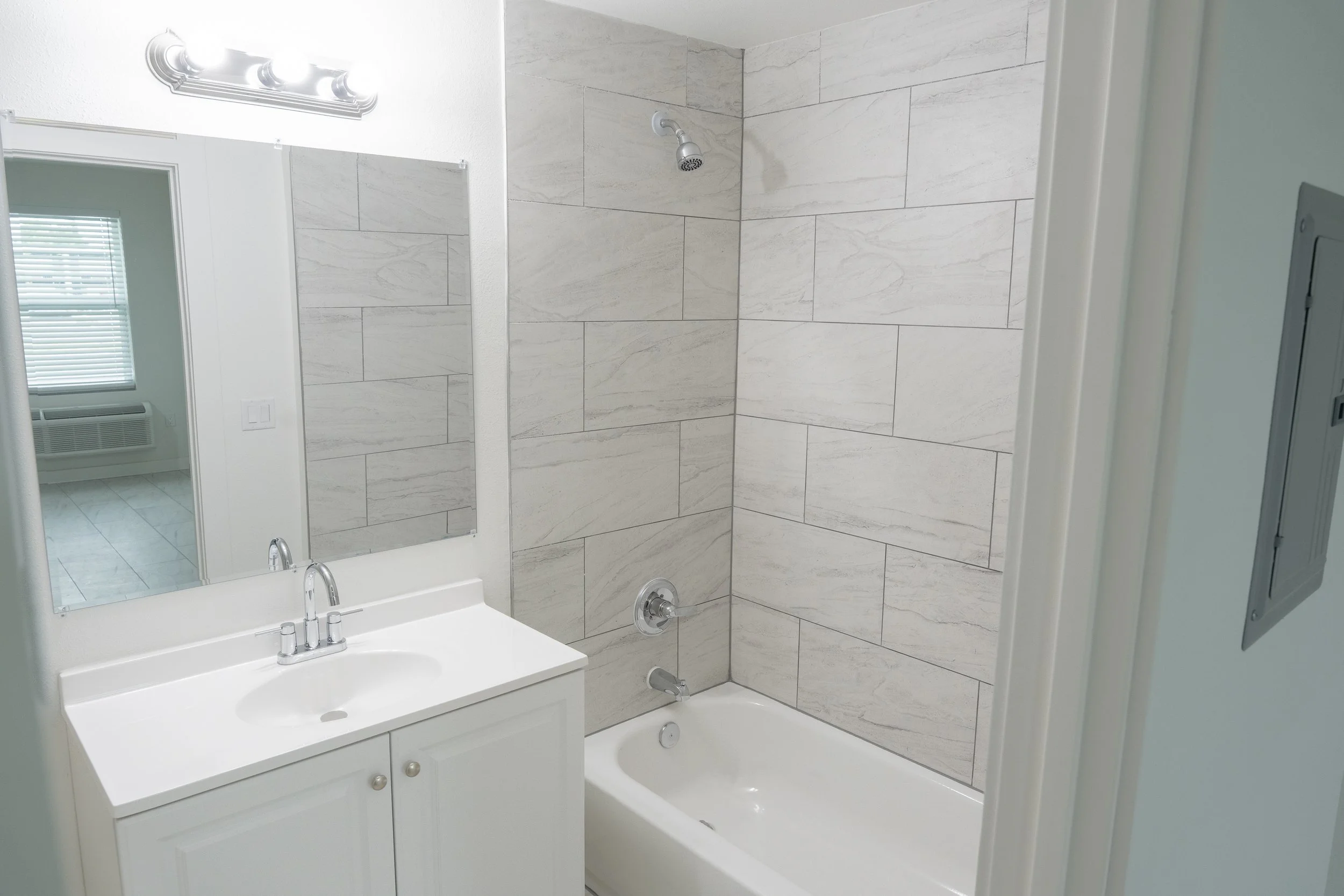 060526-OneStopHousing-Apartment-002.jpg