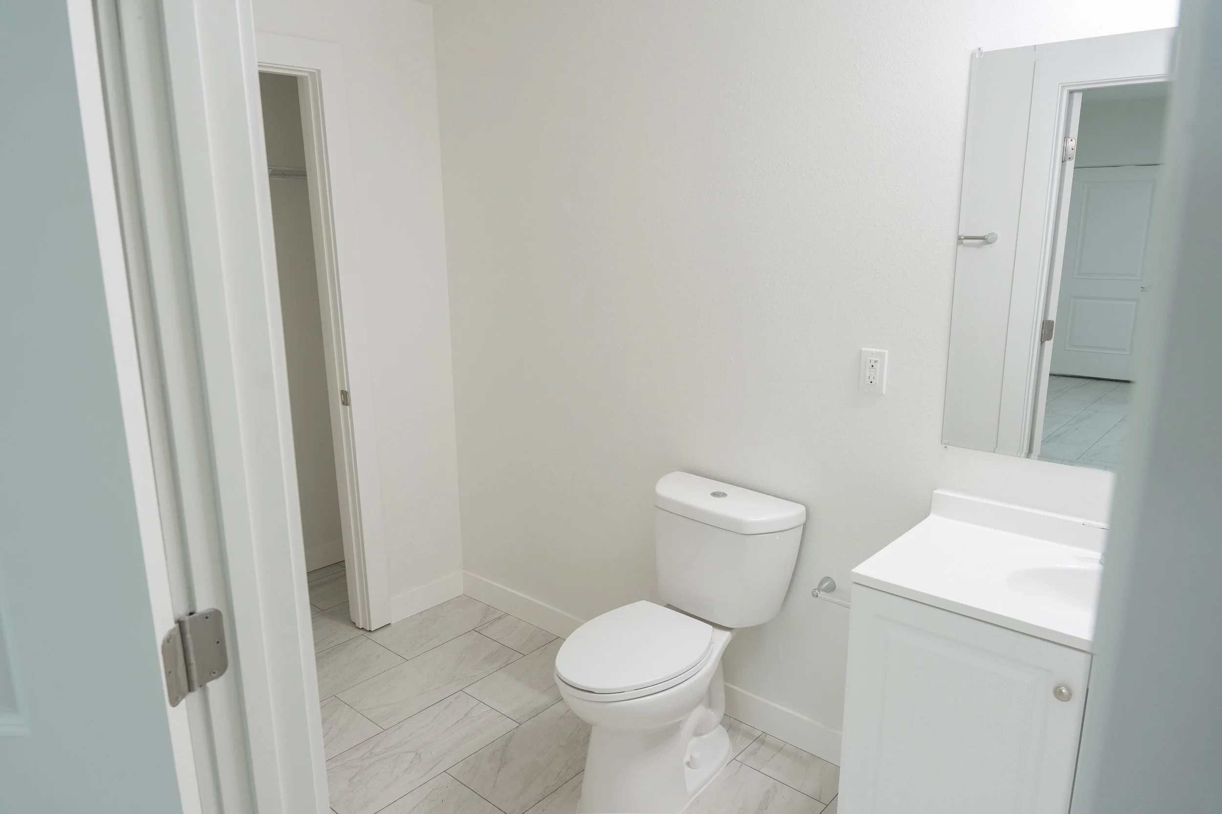 060526-OneStopHousing-Apartment-003.jpg