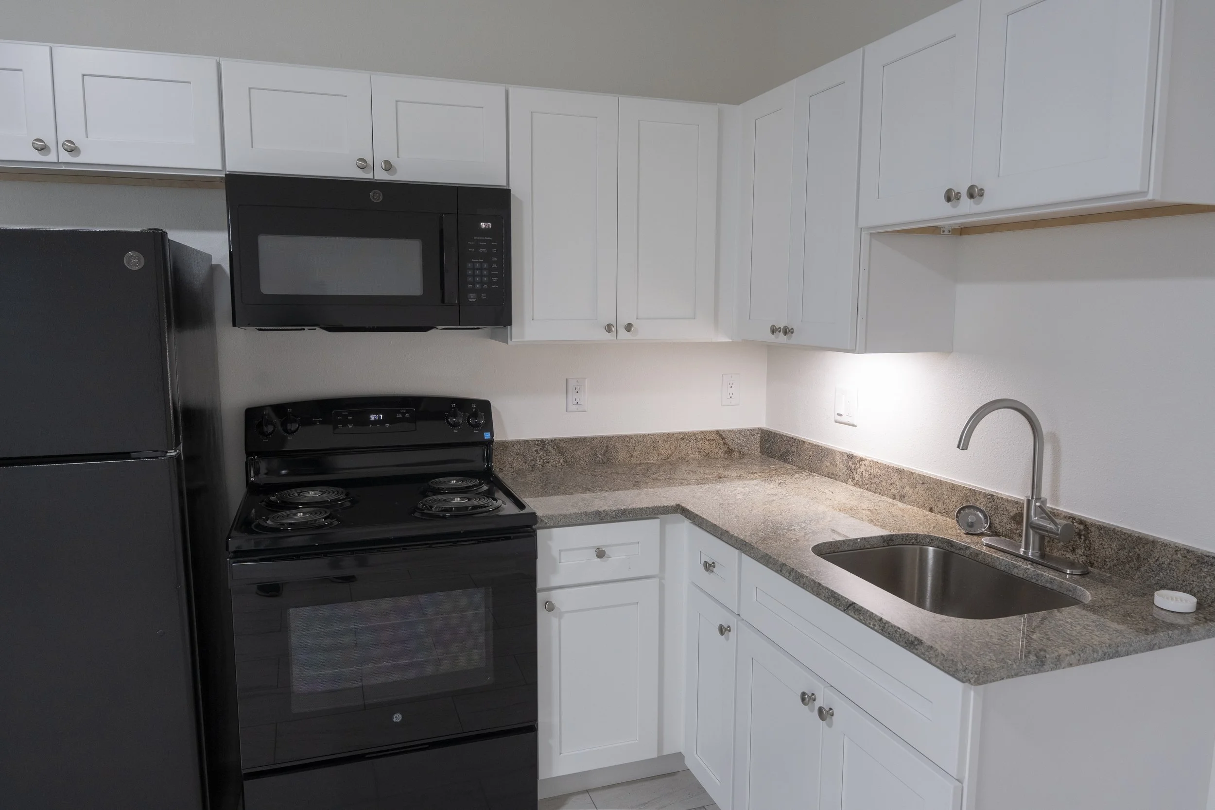 060526-OneStopHousing-Apartment-007.jpg