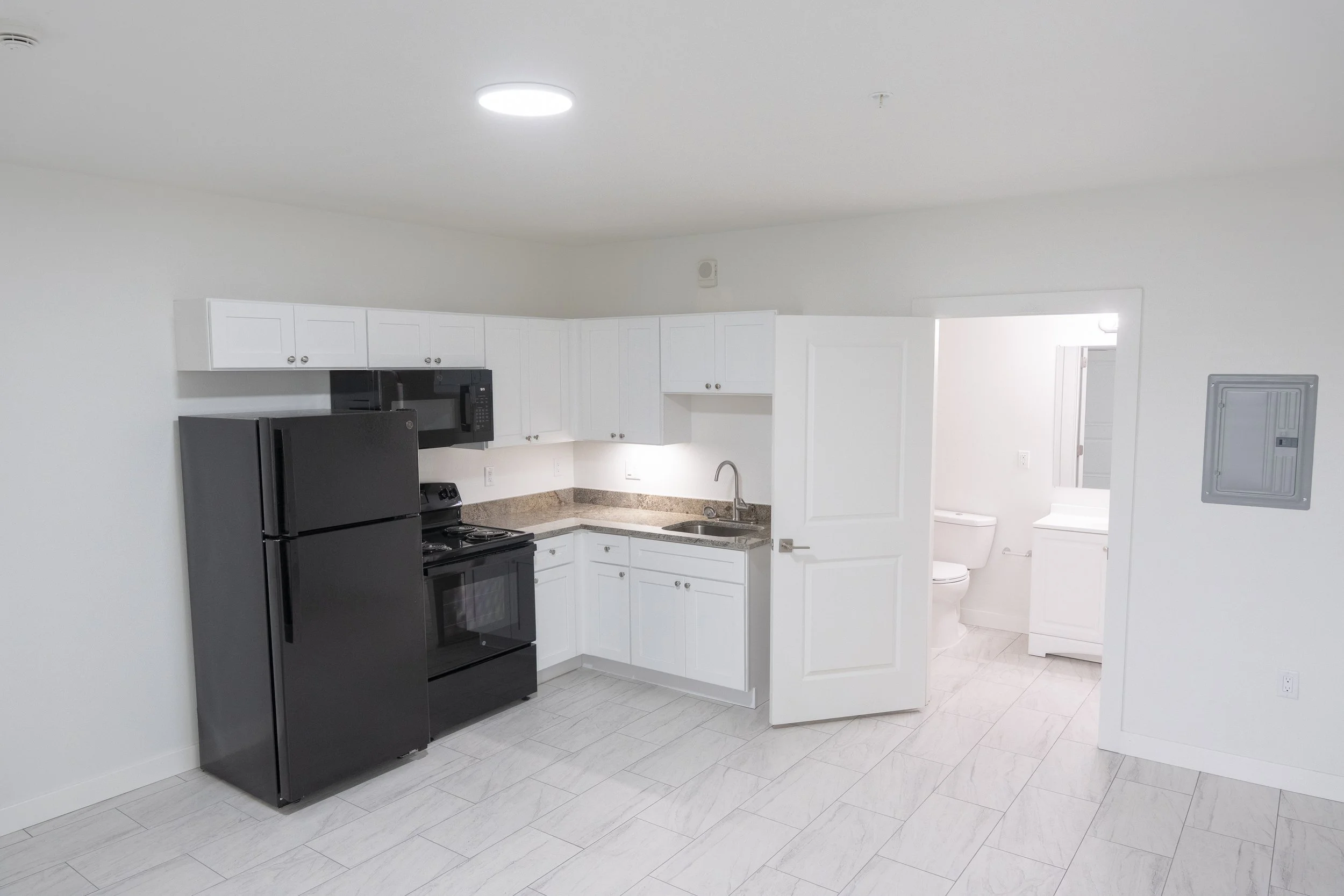 060526-OneStopHousing-Apartment-008.jpg