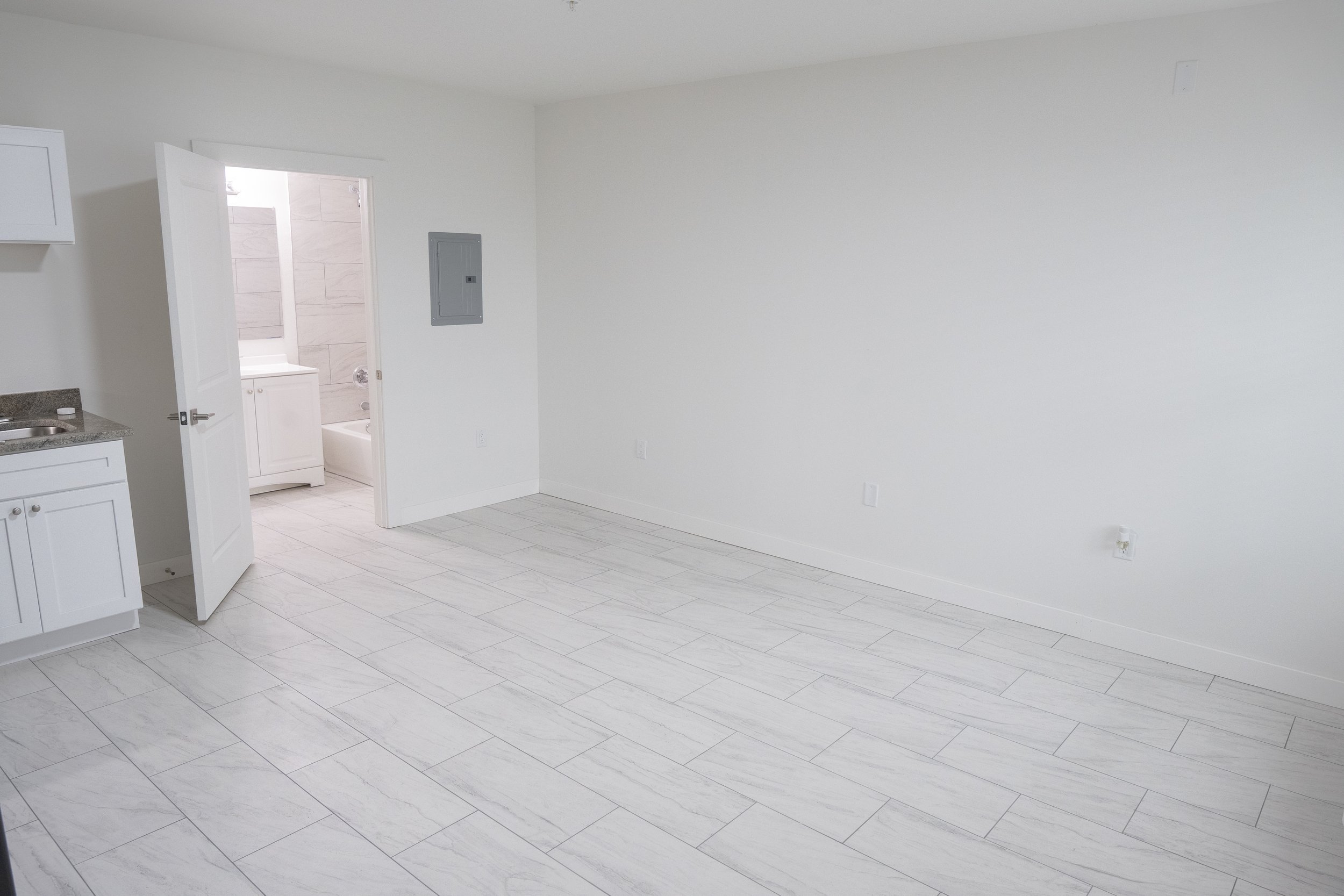 060526-OneStopHousing-Apartment-009.jpg