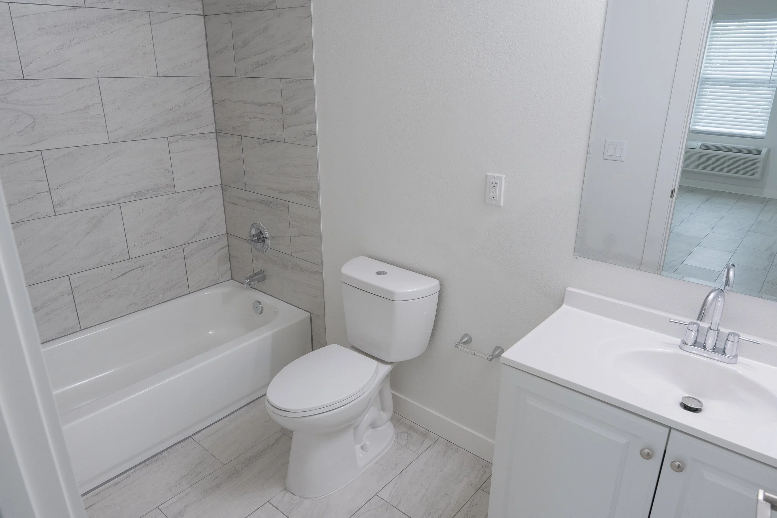 060526-OneStopHousing-Apartment-012.jpg