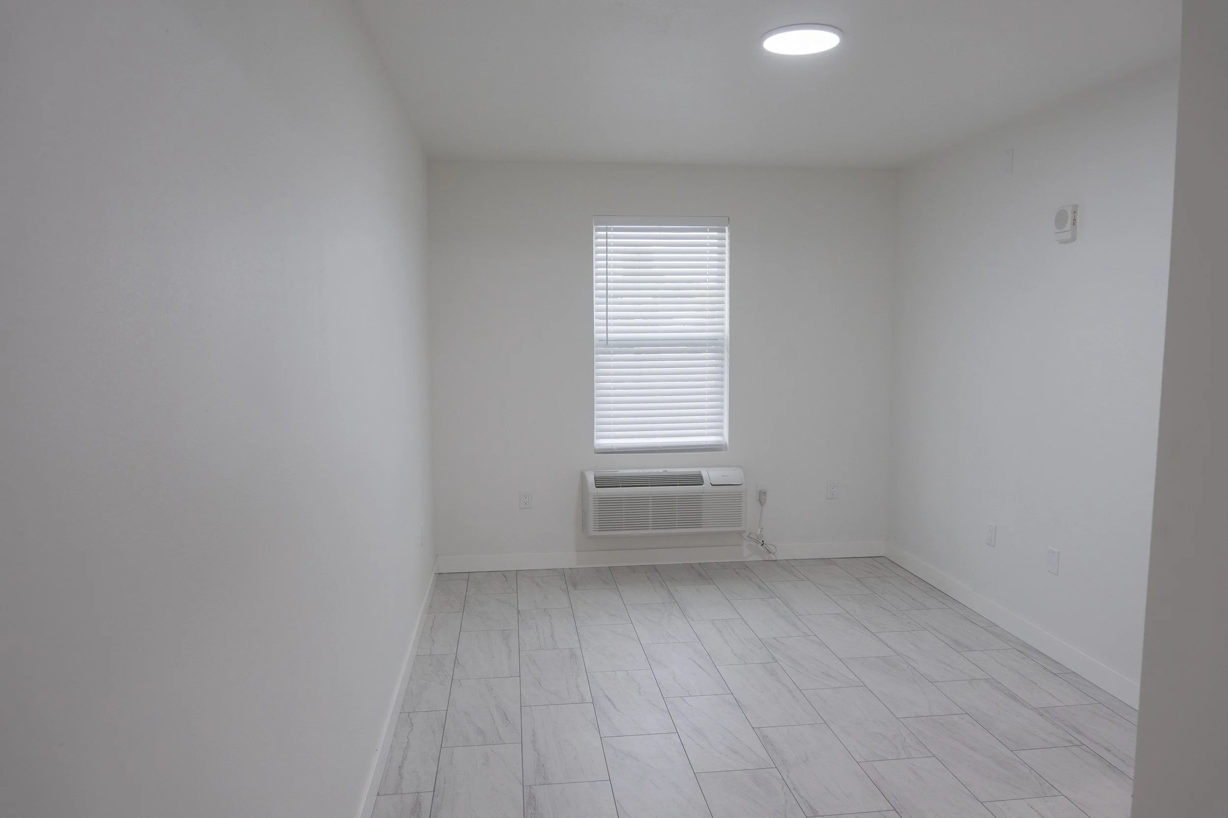 060526-OneStopHousing-Apartment-014.jpg