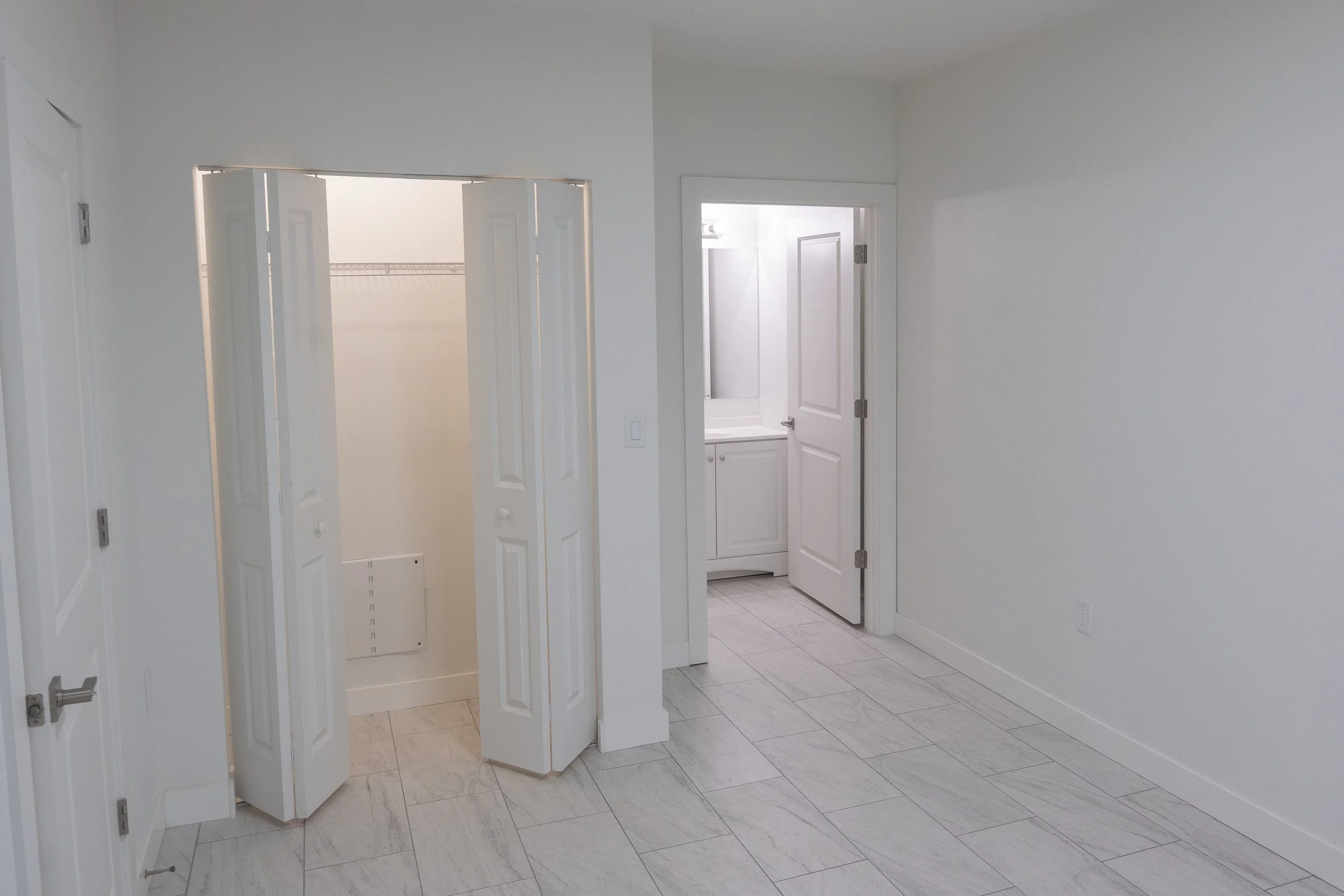 060526-OneStopHousing-Apartment-015.jpg