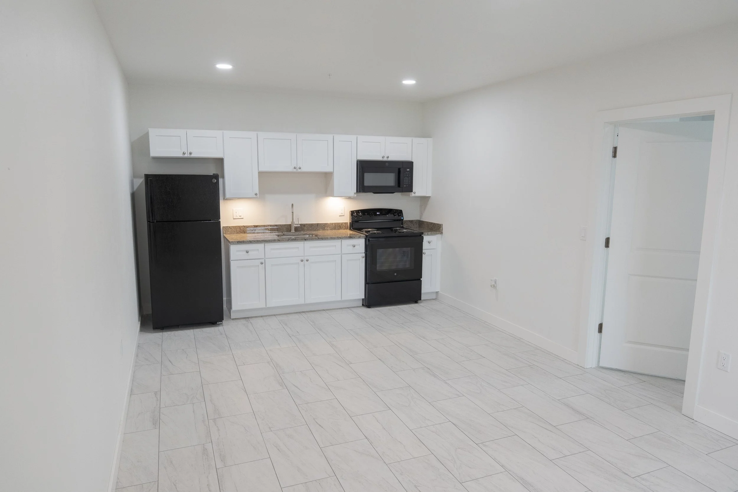 060526-OneStopHousing-Apartment-016.jpg