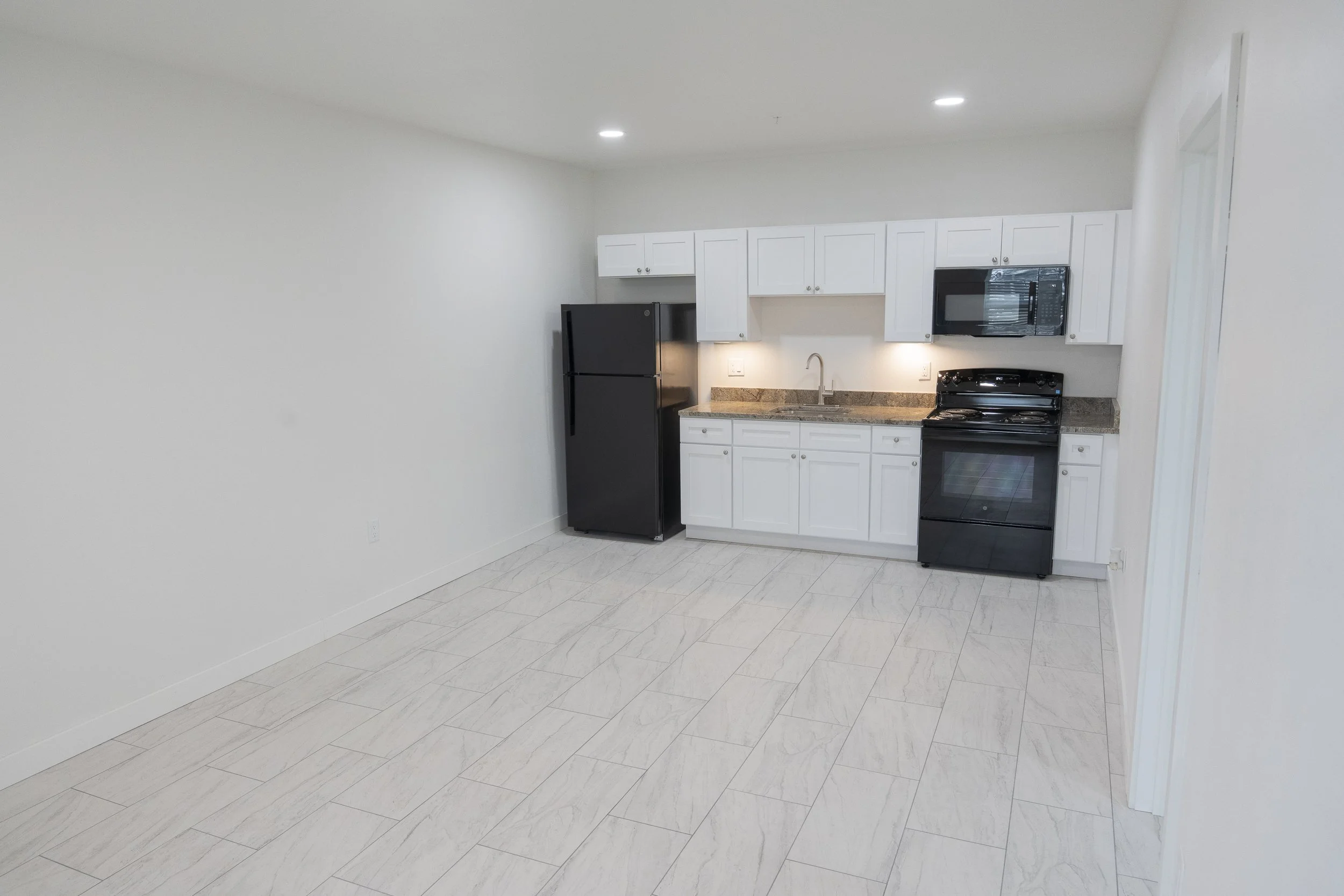 060526-OneStopHousing-Apartment-017.jpg