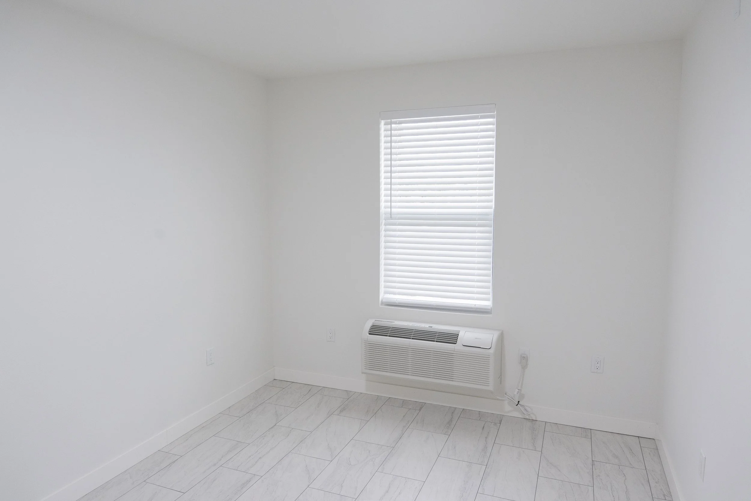 060526-OneStopHousing-Apartment-020.jpg