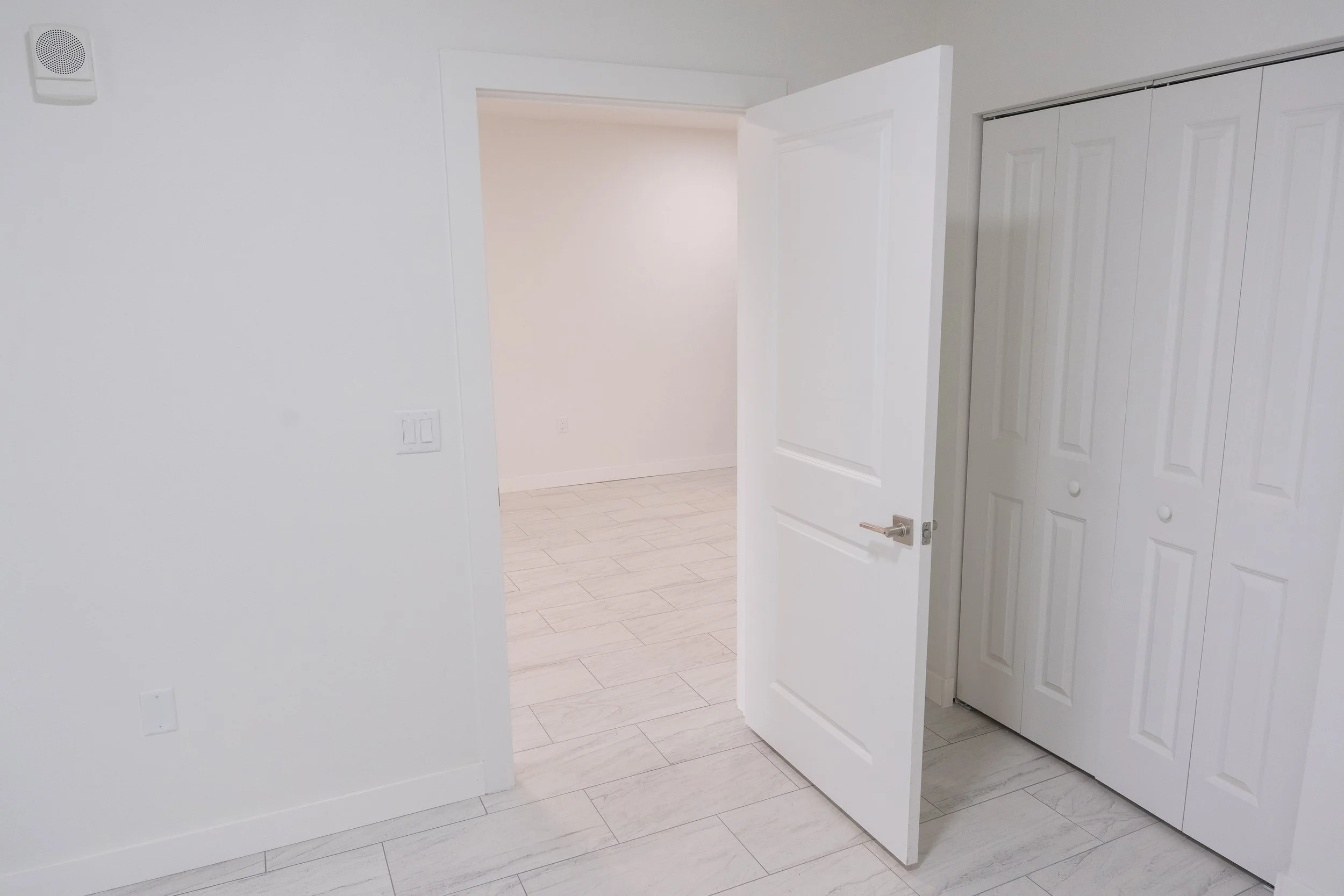 060526-OneStopHousing-Apartment-021.jpg