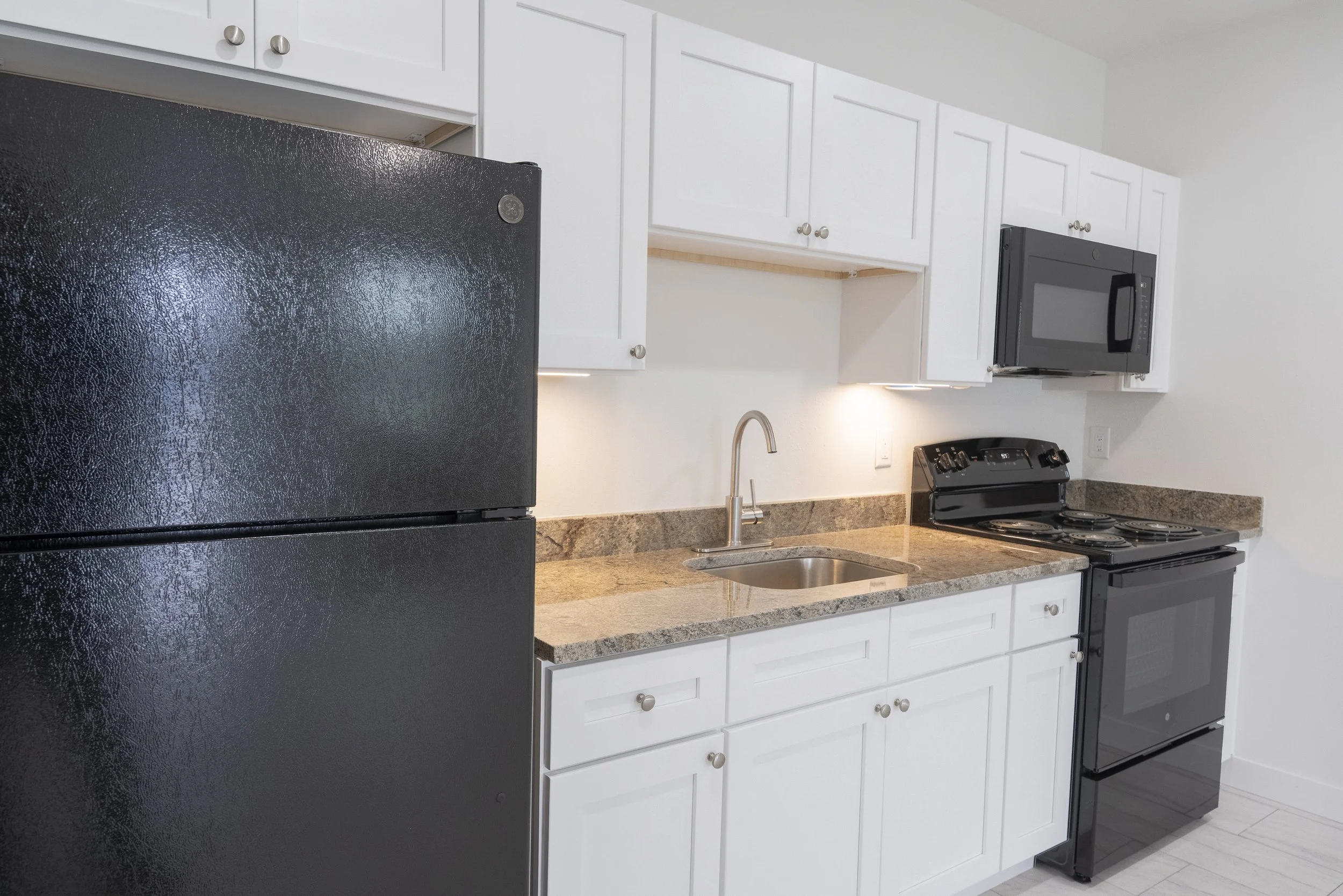 060526-OneStopHousing-Apartment-026.jpg