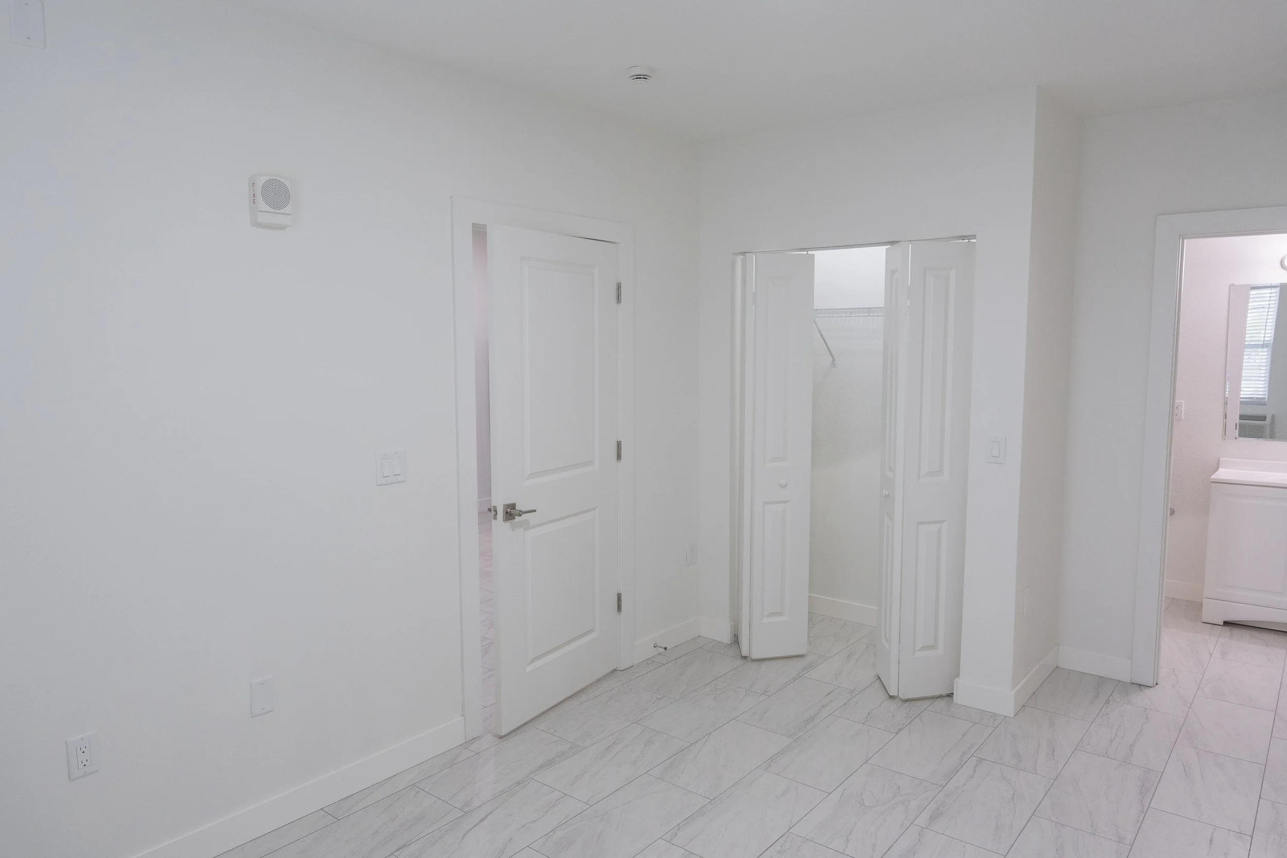 060526-OneStopHousing-Apartment-027.jpg