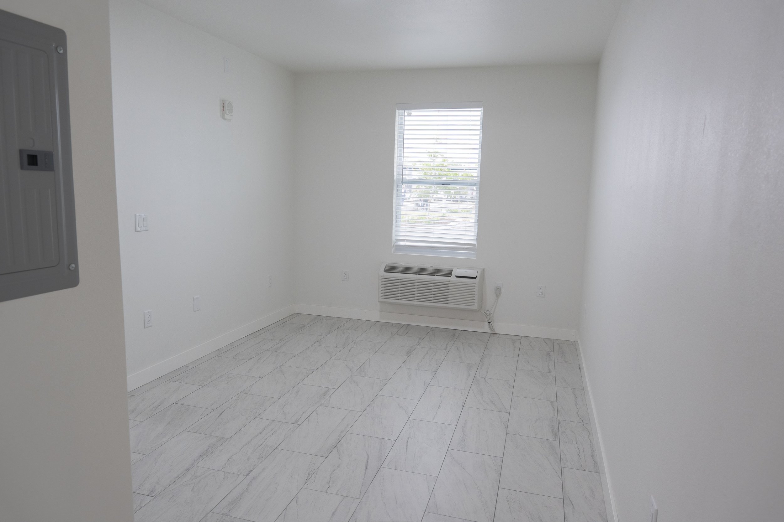 060526-OneStopHousing-Apartment-030.jpg
