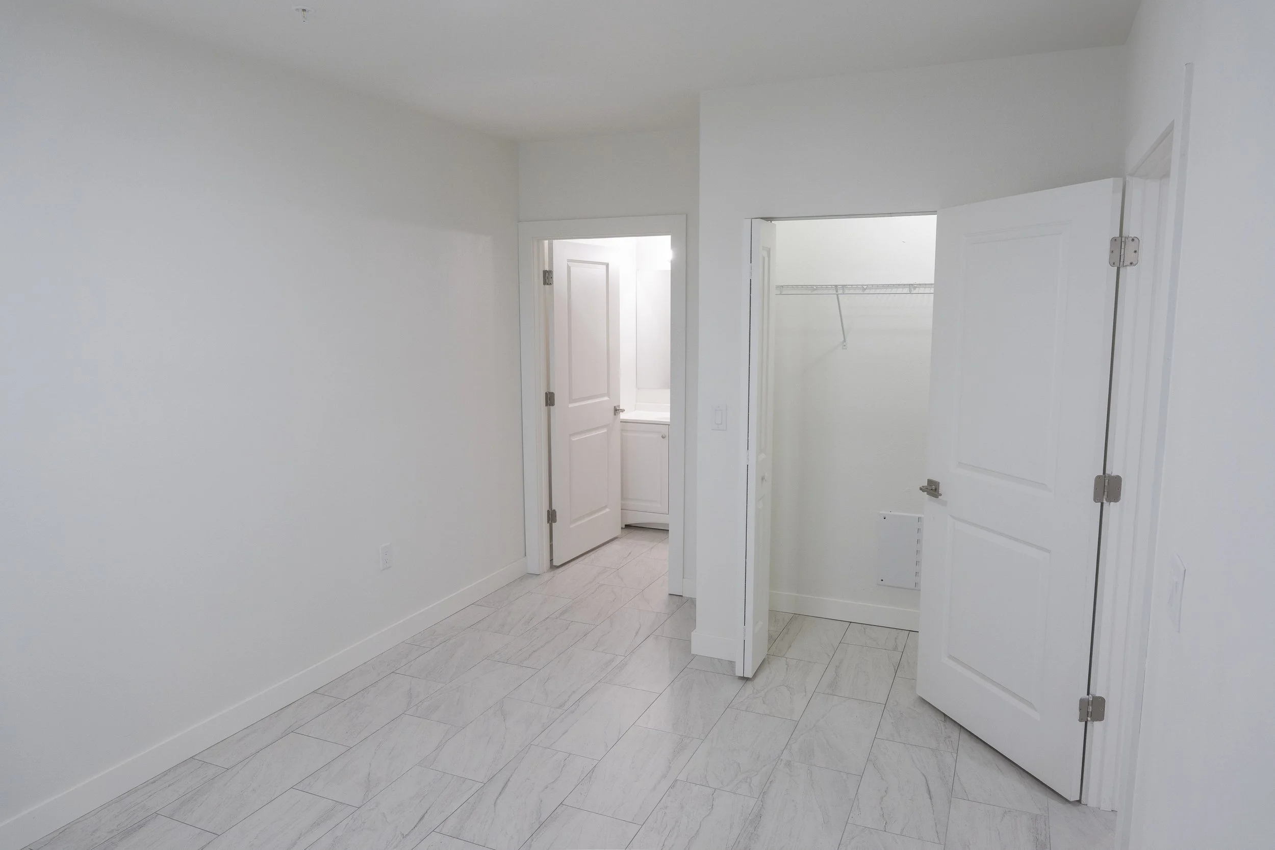 060526-OneStopHousing-Apartment-031.jpg