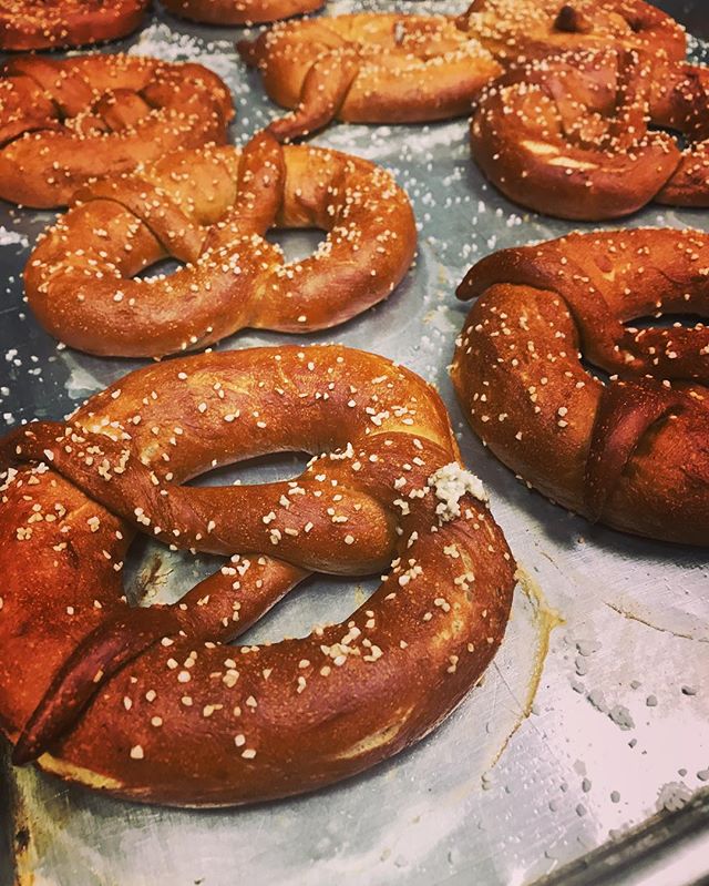 Freshly baked pretzels are a must 🤤🥨
Tag a pretzel lover 👇