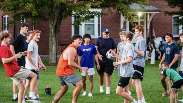 Dorm Hop Welcomes Students to Residential Life